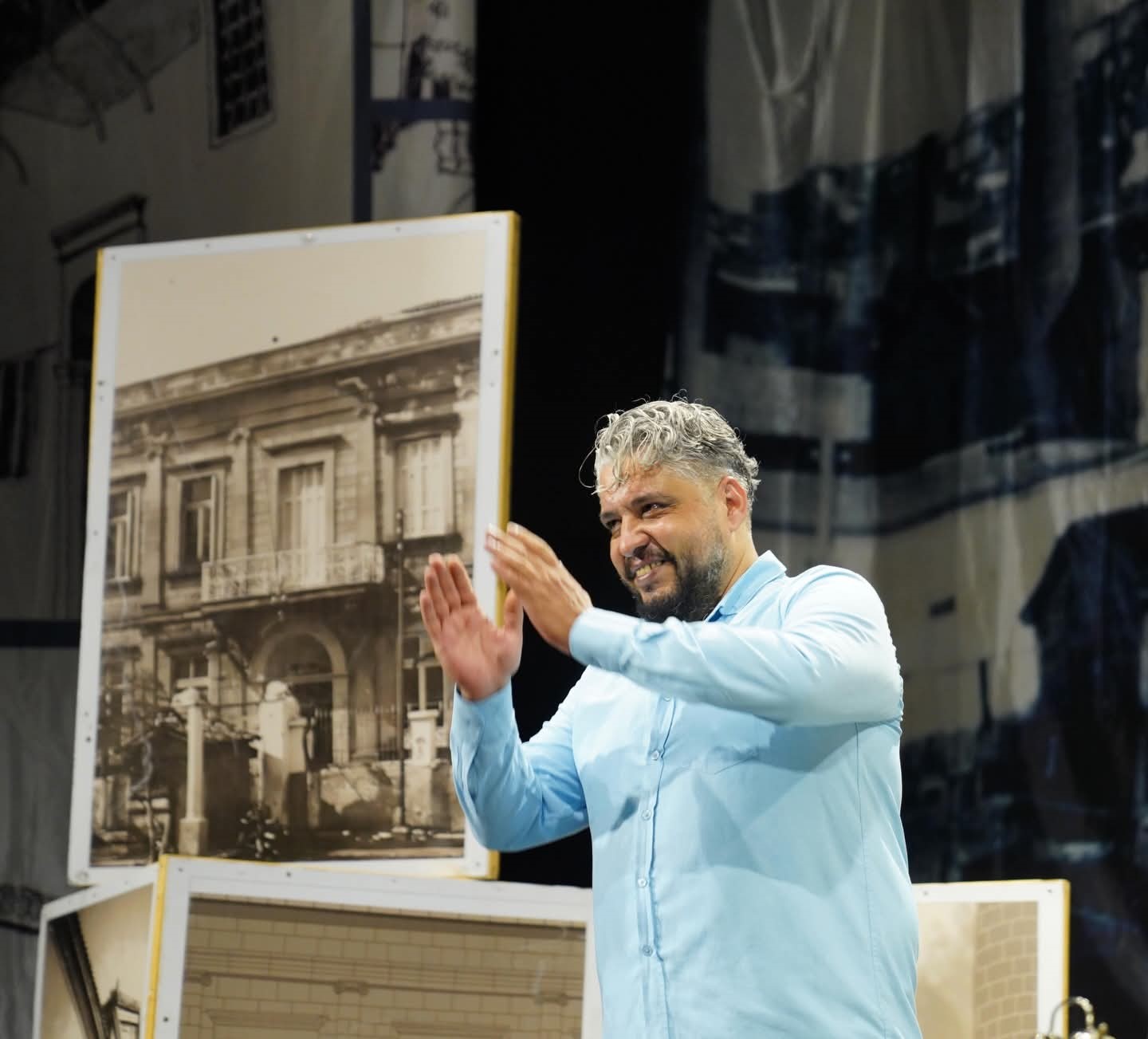 Ayvalık’ta Duygu Dolu Tiyatro Akşamı
