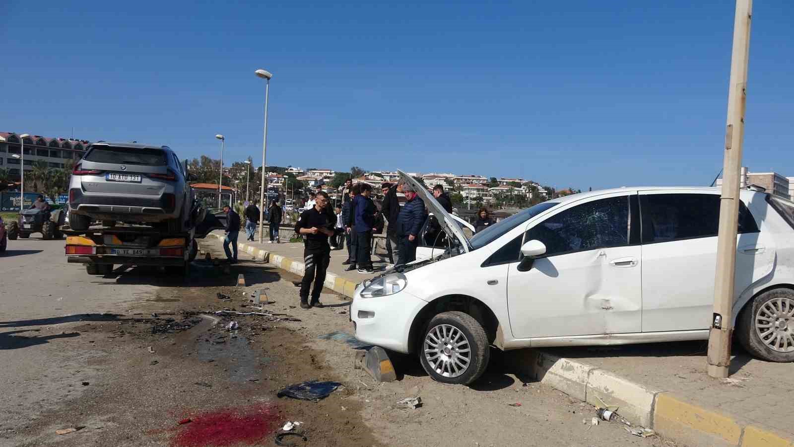 Ayvalık’ta iki araç çarpıştı 2’si ağır 6 kişi yaralandı
