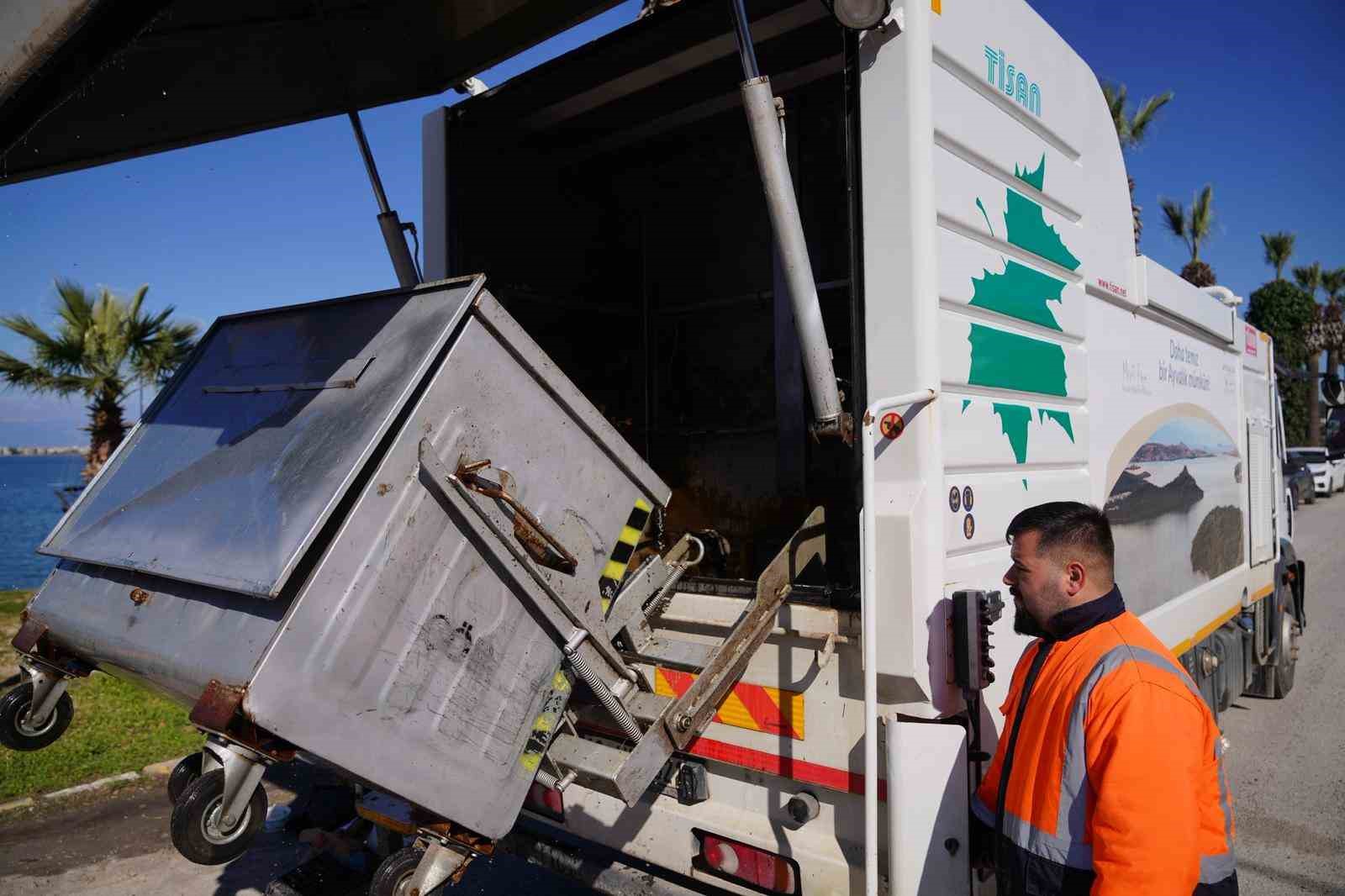 Ayvalık’ta konteynerler yaz öncesi dezenfekte ediliyor
