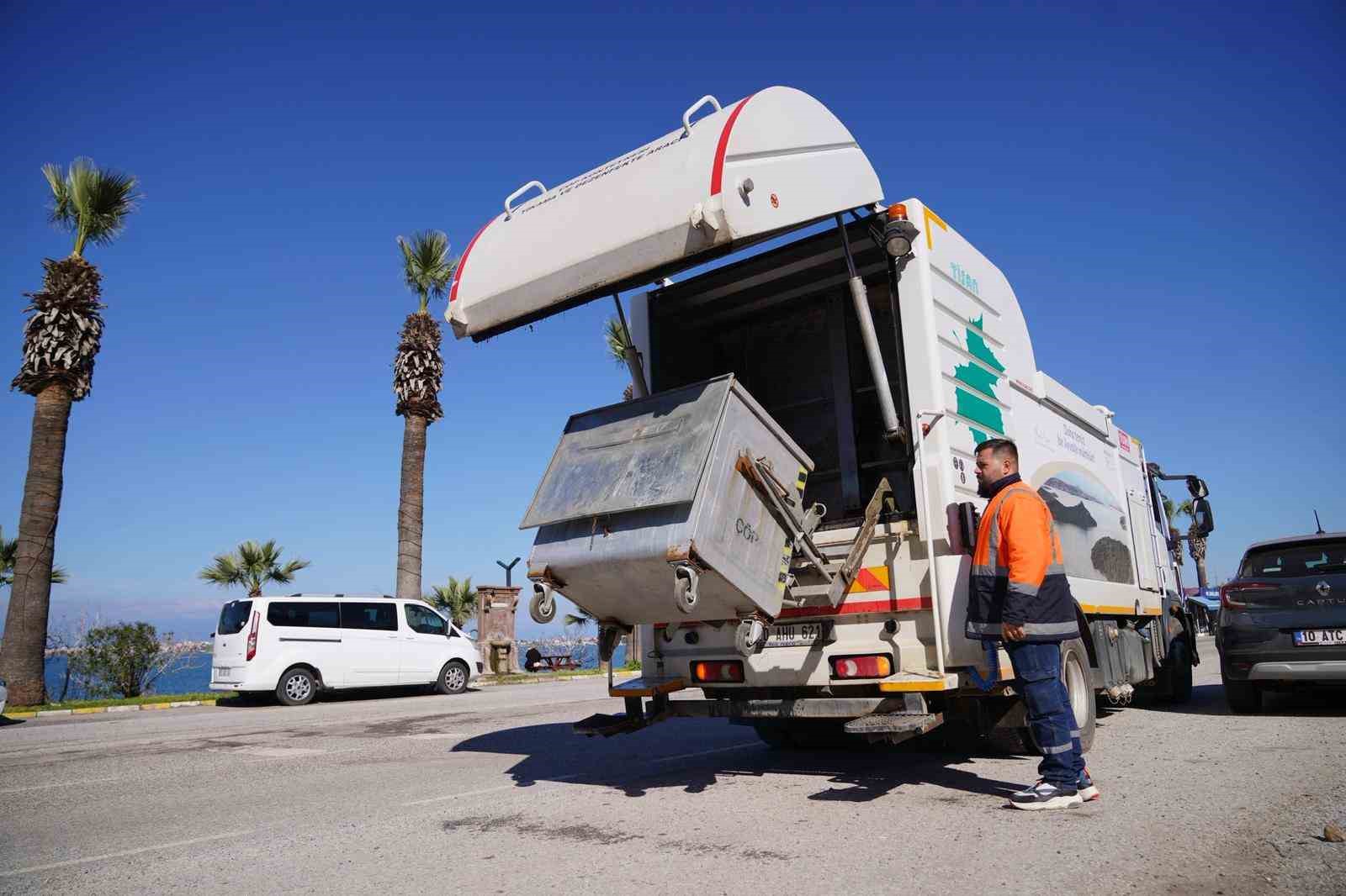 Ayvalık’ta konteynerler yaz öncesi dezenfekte ediliyor
