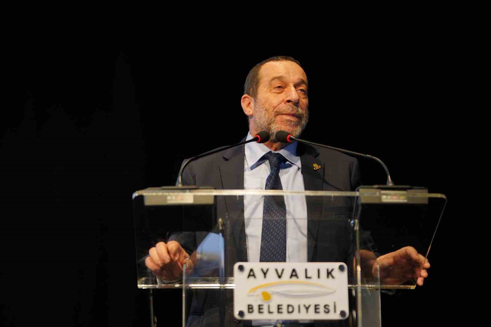 Ayvalık’ta Rauf Denktaş Kültür Merkezi perdelerini açtı
