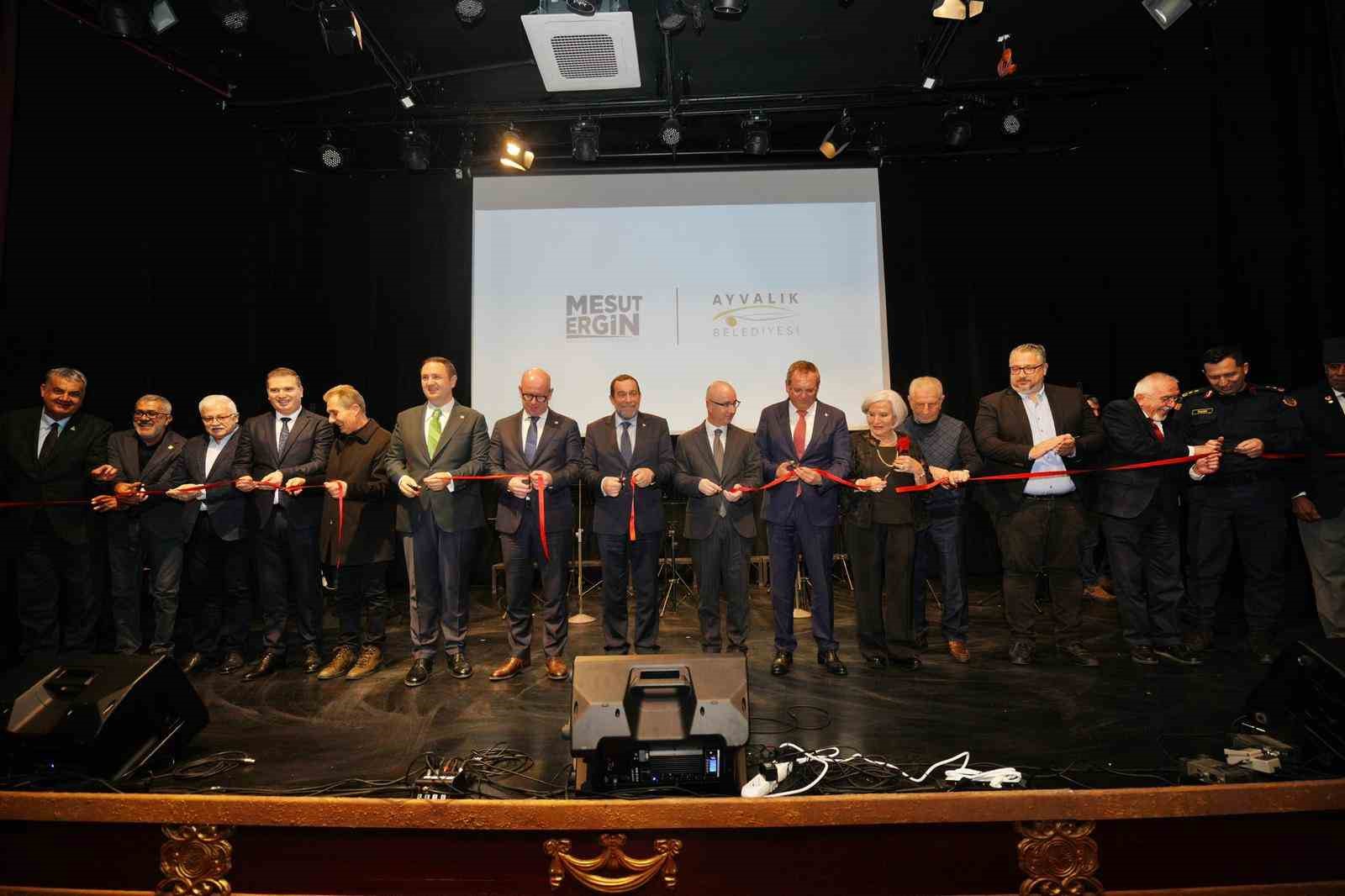 Ayvalık’ta Rauf Denktaş Kültür Merkezi perdelerini açtı
