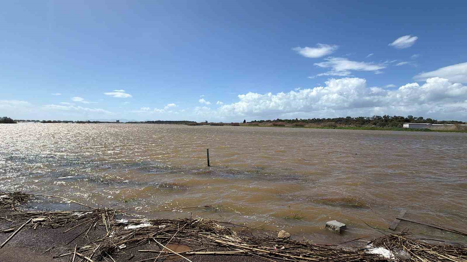 Ayvalık‘ta yağış hayatı olumsuz etkiledi

