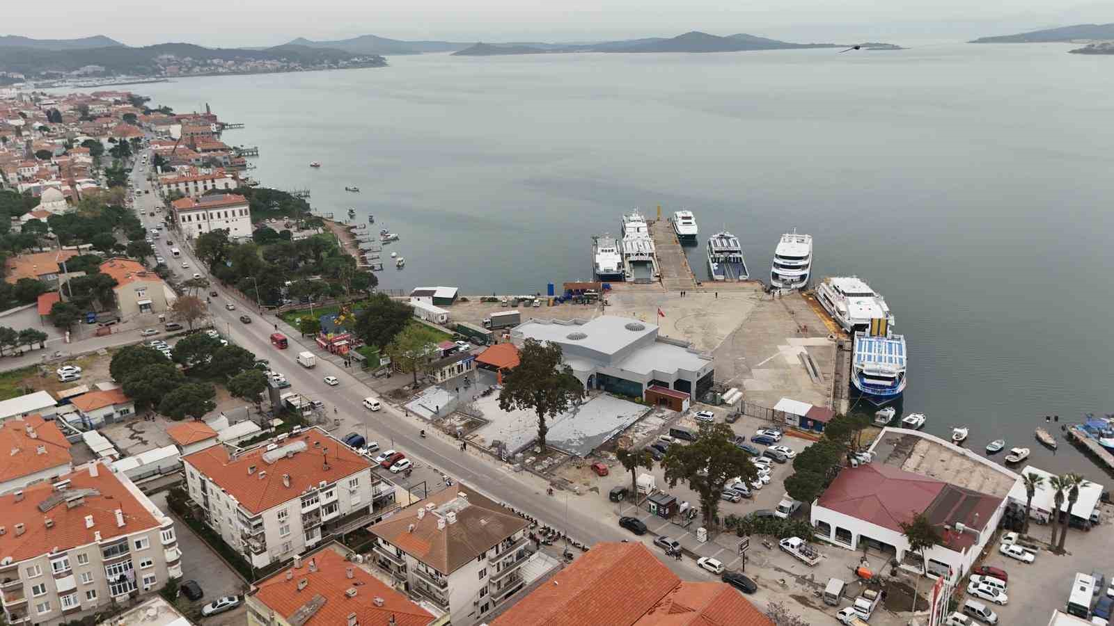 Ayvalık’ta yeni meydan düzenlemesi hayata geçiyor
