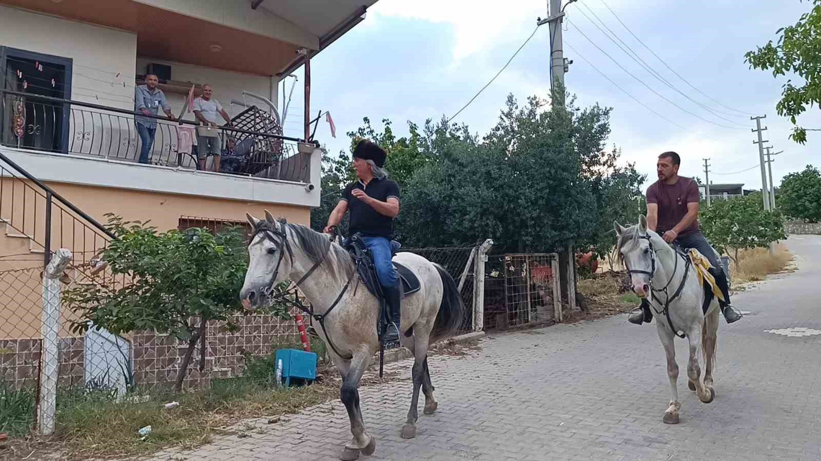 "Az daha çoktur" ile 10 yıllık birikimini sayfalara taşıdı
