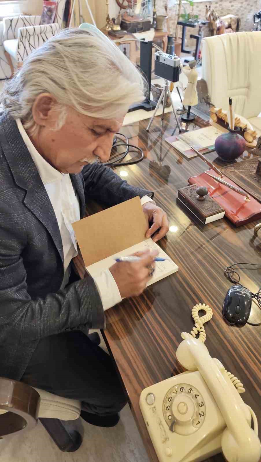 "Az daha çoktur" ile 10 yıllık birikimini sayfalara taşıdı
