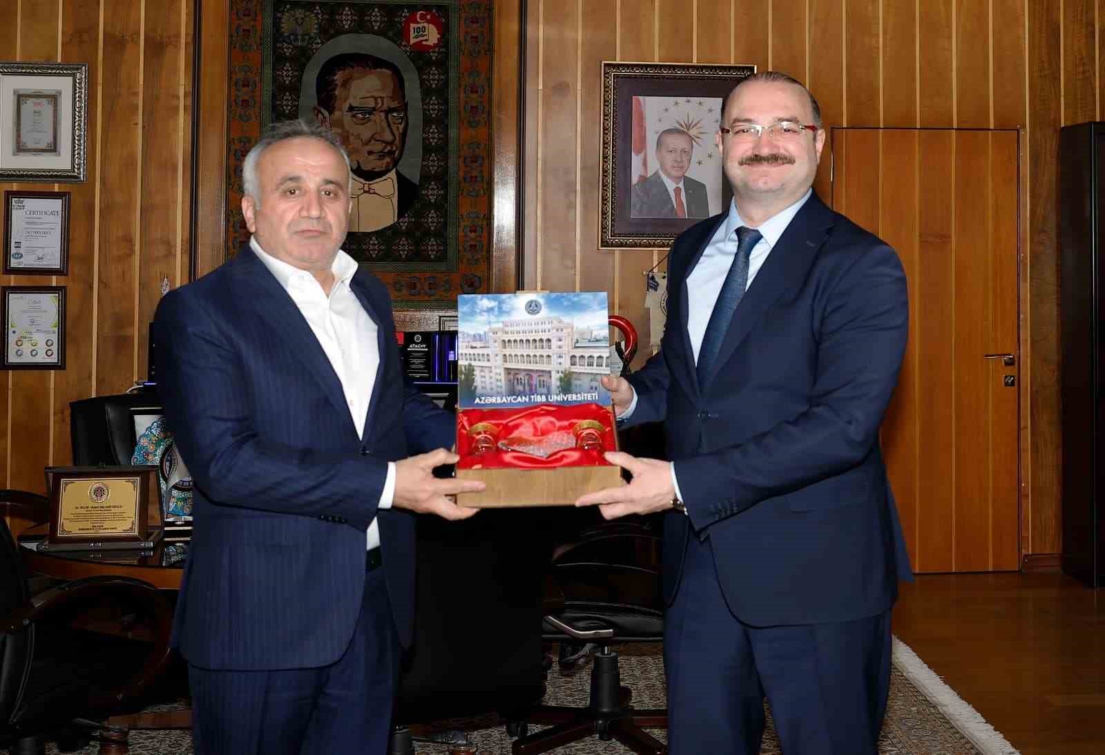 Azerbaycan Tıp Üniversitesi ile akademik iş birliği görüşmesi gerçekleştirildi
