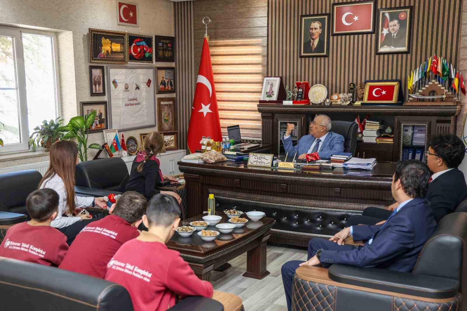 Azerbaycanlı öğrencilerden Çameli’ne kardeşlik ziyareti
