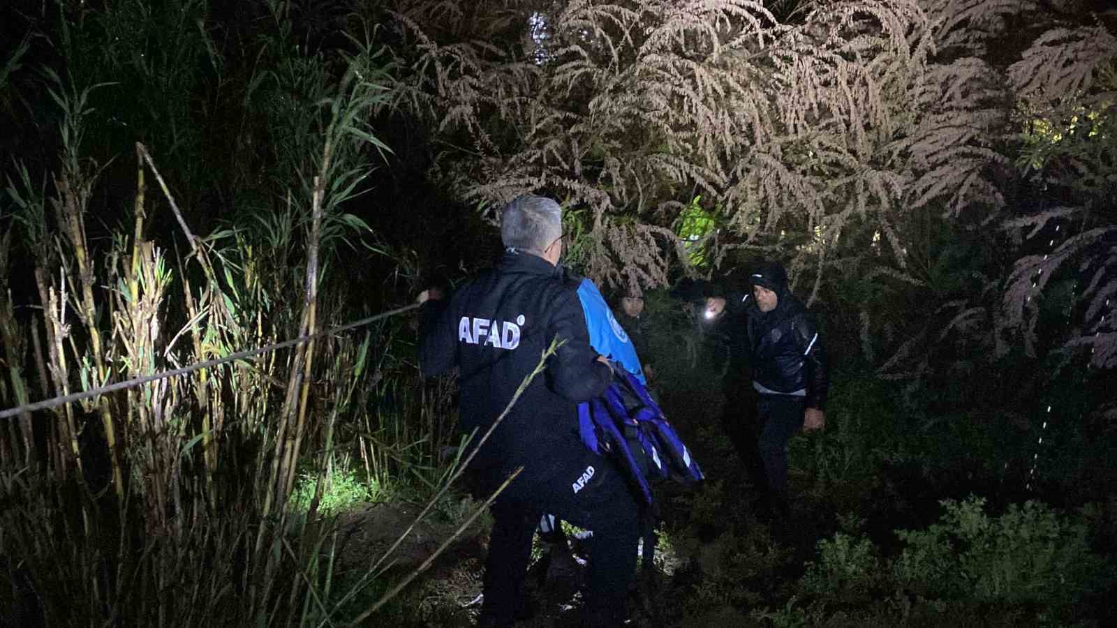 Azgın dereye kapıldı 4 saatlik mücadeleyle hayata tutundu
Azgın dereye kapıldı 4 saatlik mücadeleyle hayata tutundu