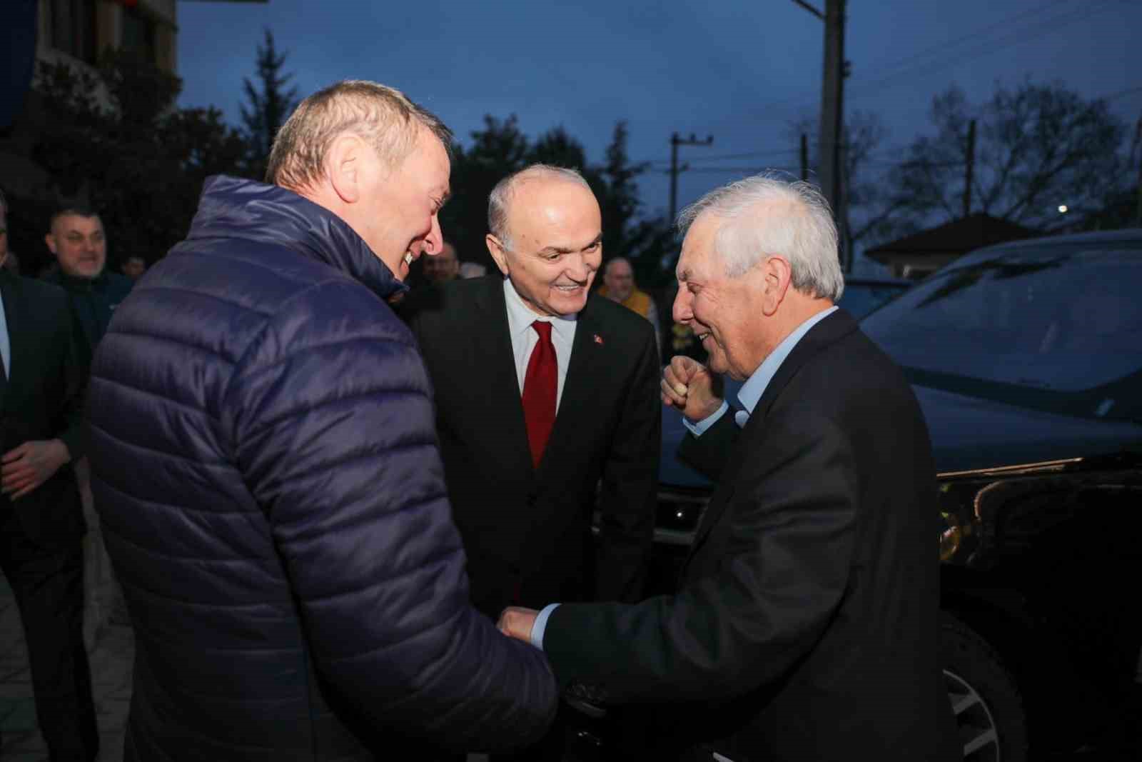 Aziz Yıldırım iftarını Düzce Fenerbahçeliler ile yaptı
Aziz Yıldırım iftarını Düzce Fenerbahçeliler ile yaptı