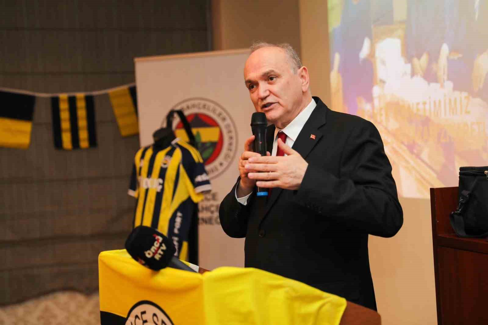 Aziz Yıldırım iftarını Düzce Fenerbahçeliler ile yaptı
Aziz Yıldırım iftarını Düzce Fenerbahçeliler ile yaptı