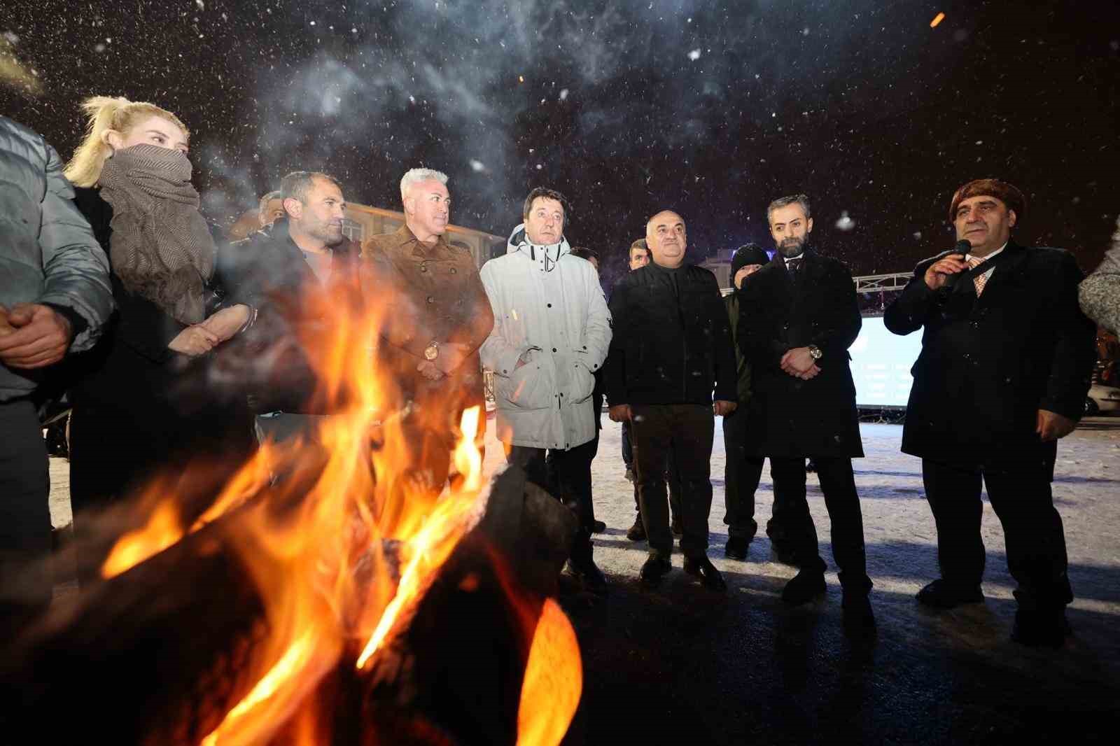 Aziziye’de Çalışan Gazeteciler Günü buluşması
Aziziye’de Çalışan Gazeteciler Günü buluşması