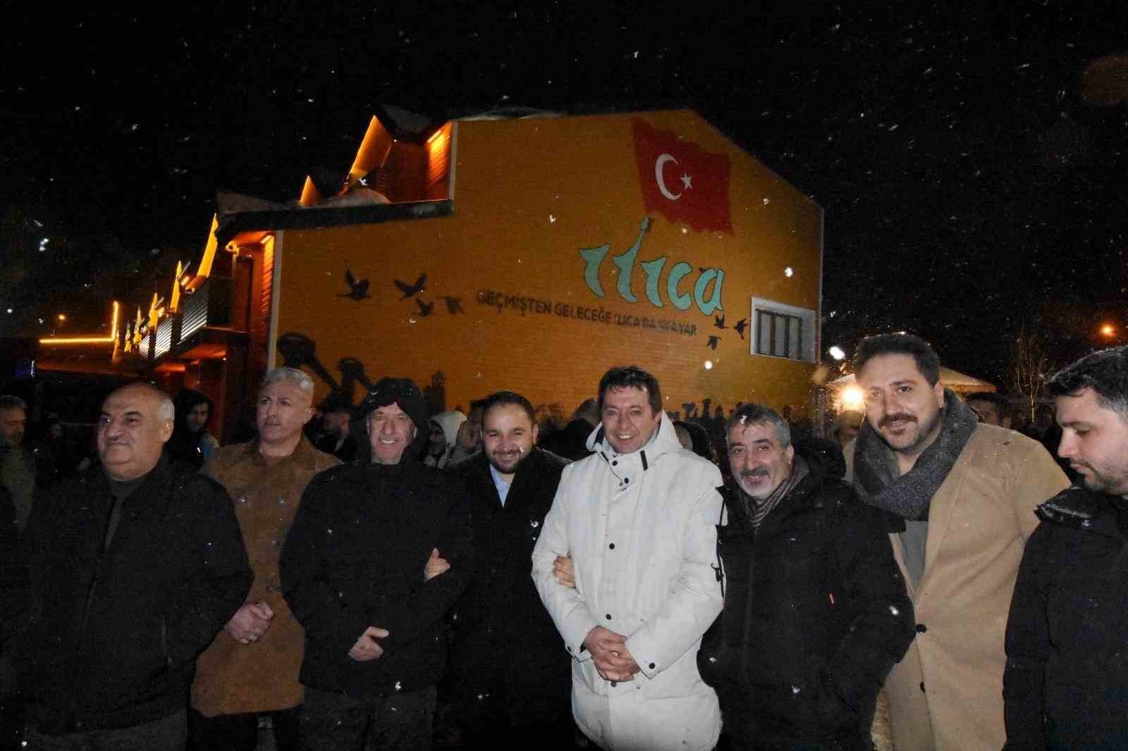 Aziziye’de Çalışan Gazeteciler Günü buluşması
Aziziye’de Çalışan Gazeteciler Günü buluşması