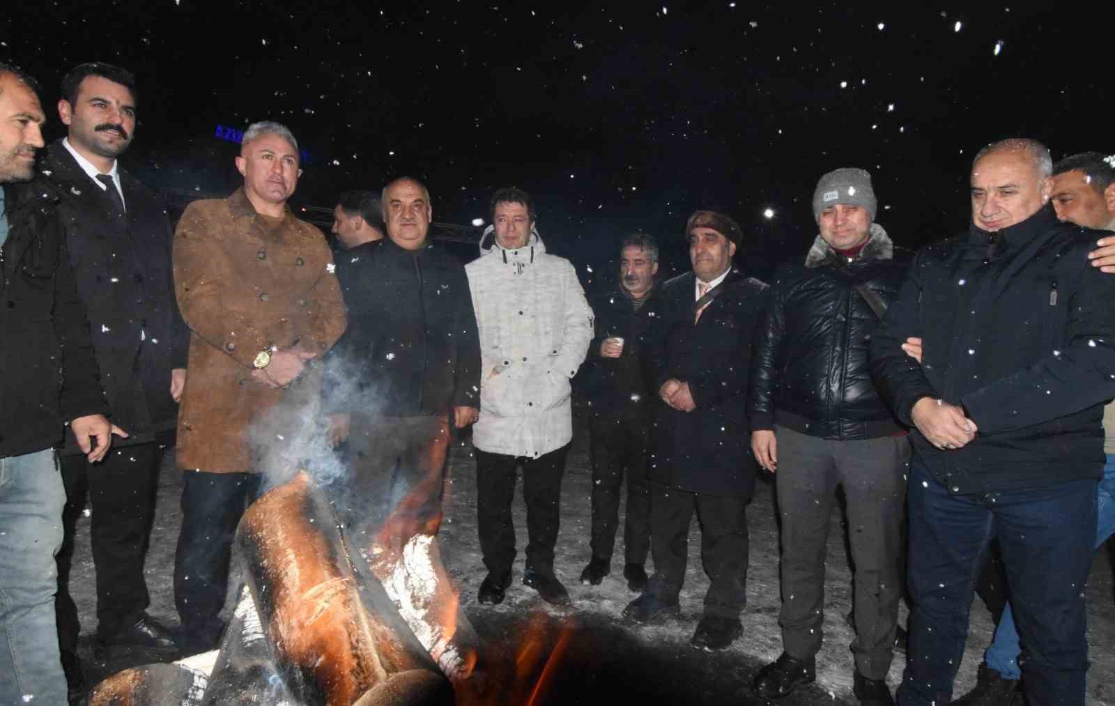 Aziziye’de Çalışan Gazeteciler Günü buluşması
Aziziye’de Çalışan Gazeteciler Günü buluşması