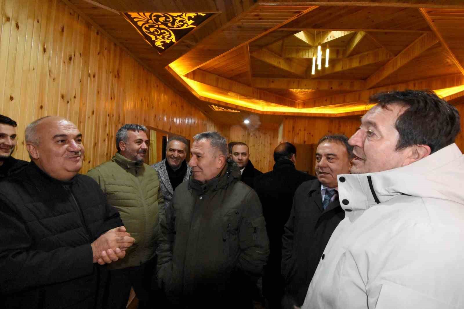 Aziziye’de Çalışan Gazeteciler Günü buluşması
Aziziye’de Çalışan Gazeteciler Günü buluşması