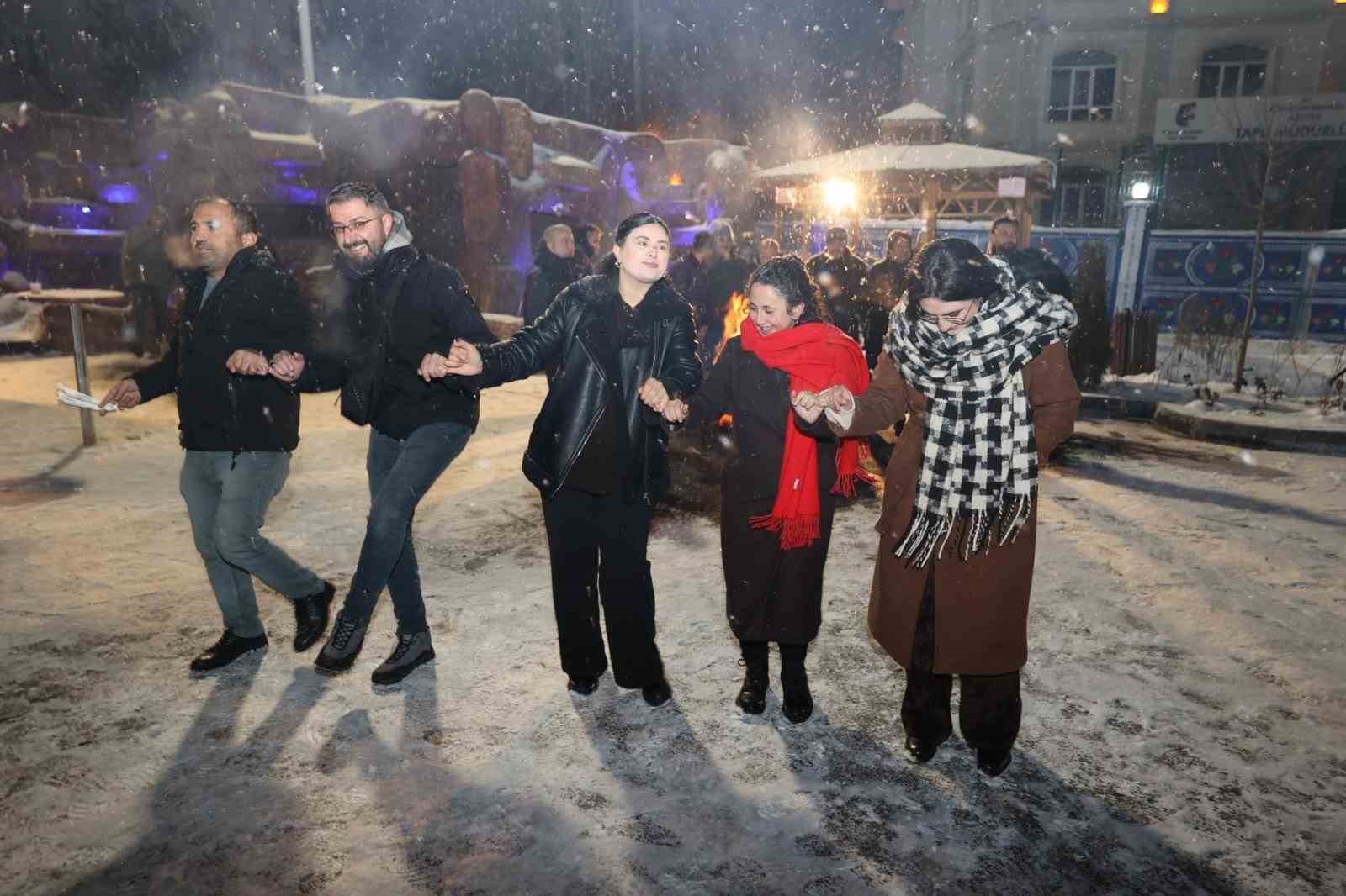 Aziziye’de Çalışan Gazeteciler Günü buluşması
Aziziye’de Çalışan Gazeteciler Günü buluşması