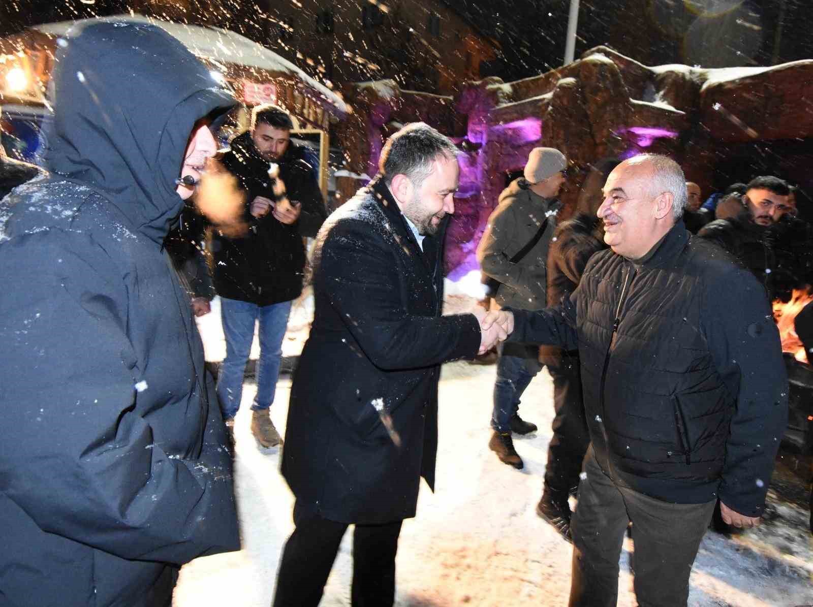 Aziziye’de Çalışan Gazeteciler Günü buluşması
Aziziye’de Çalışan Gazeteciler Günü buluşması