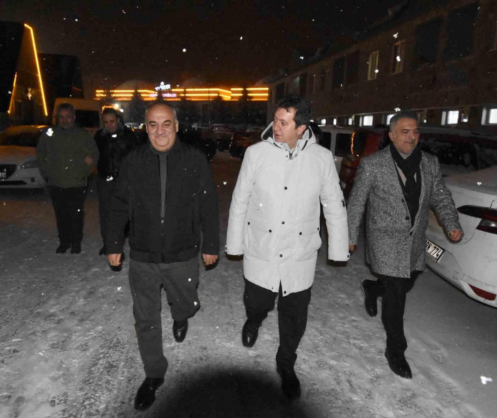 Aziziye’de Çalışan Gazeteciler Günü buluşması
Aziziye’de Çalışan Gazeteciler Günü buluşması