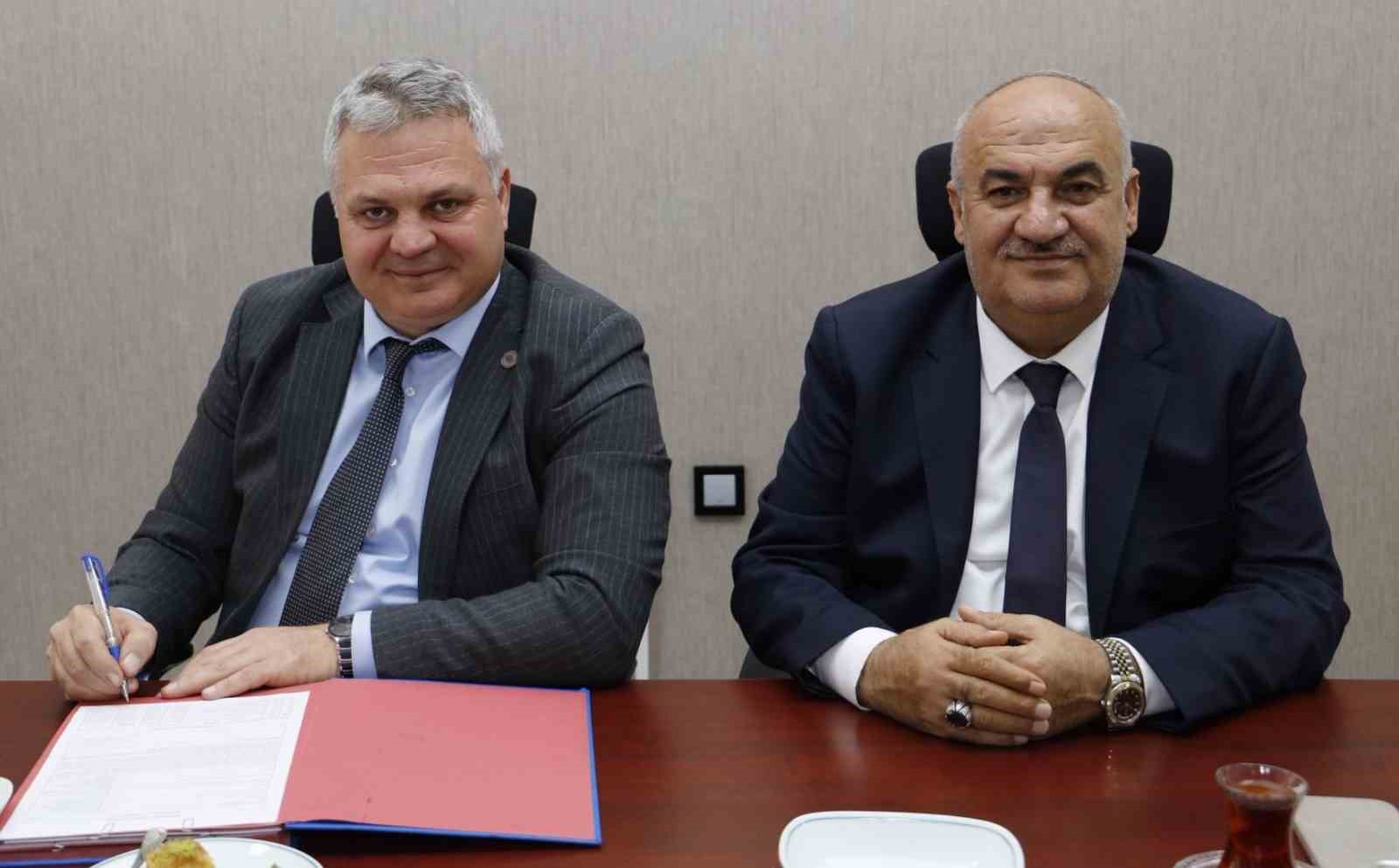 Aziziye’de ‘Pulur Çayı’ sevinci
Aziziye’de ‘Pulur Çayı’ sevinci