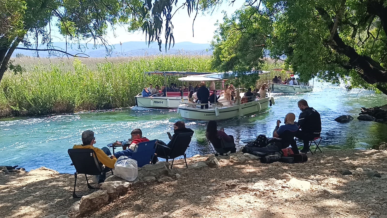 Azmak Nehri’nde tekne yoğunluğu
