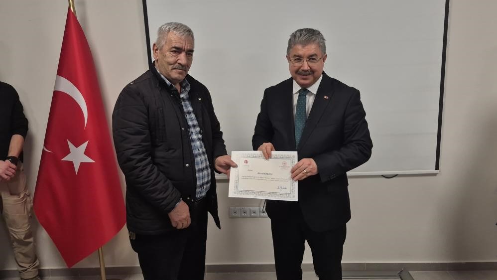 Azmetti, 40 yıl içtiği sigarayı 1 haftada bıraktı
