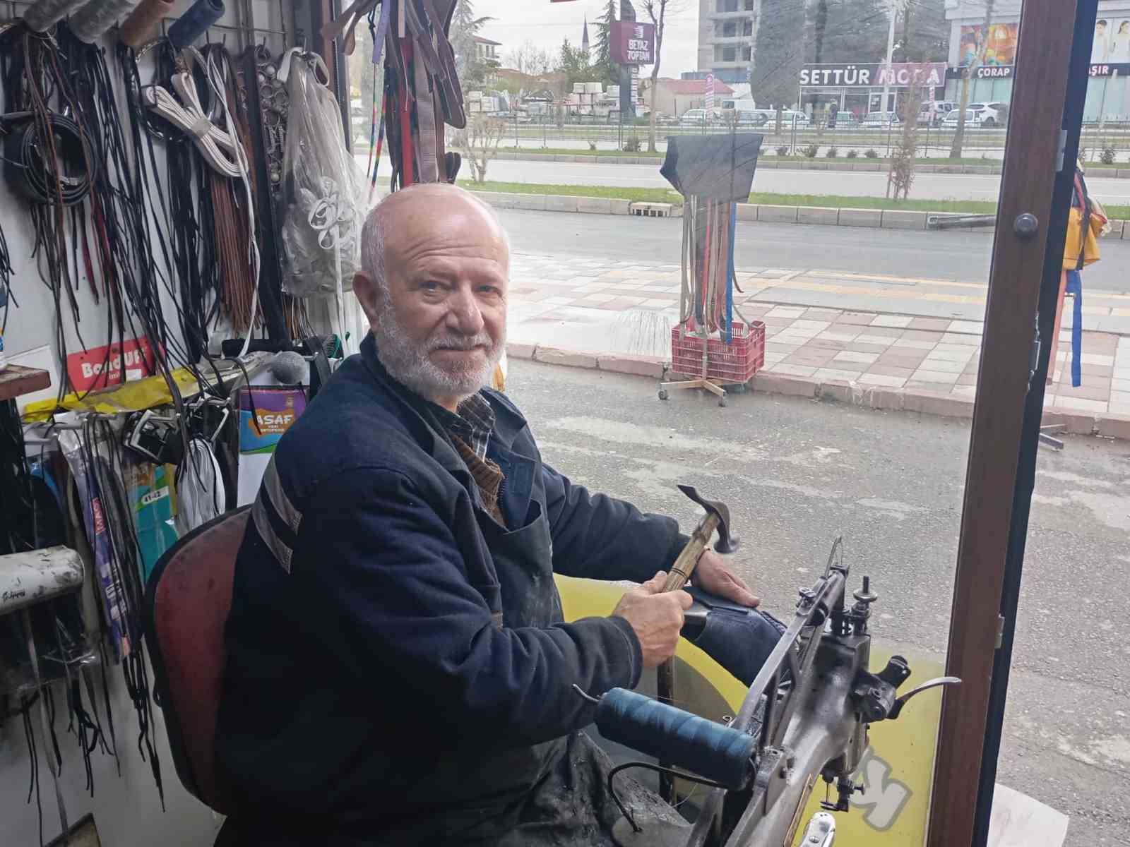 Baba mesleğini 45 yıldır sürdüren ustadan gençlere ‘meslek öğrenin’ tavsiyesi
