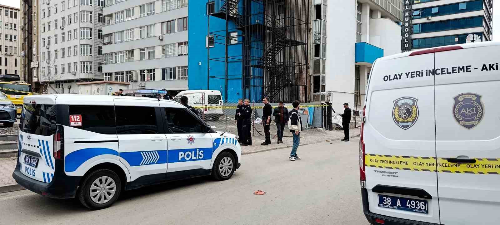 Baba-oğul inşaat işçilerine ateş açtı: 2 yaralı
