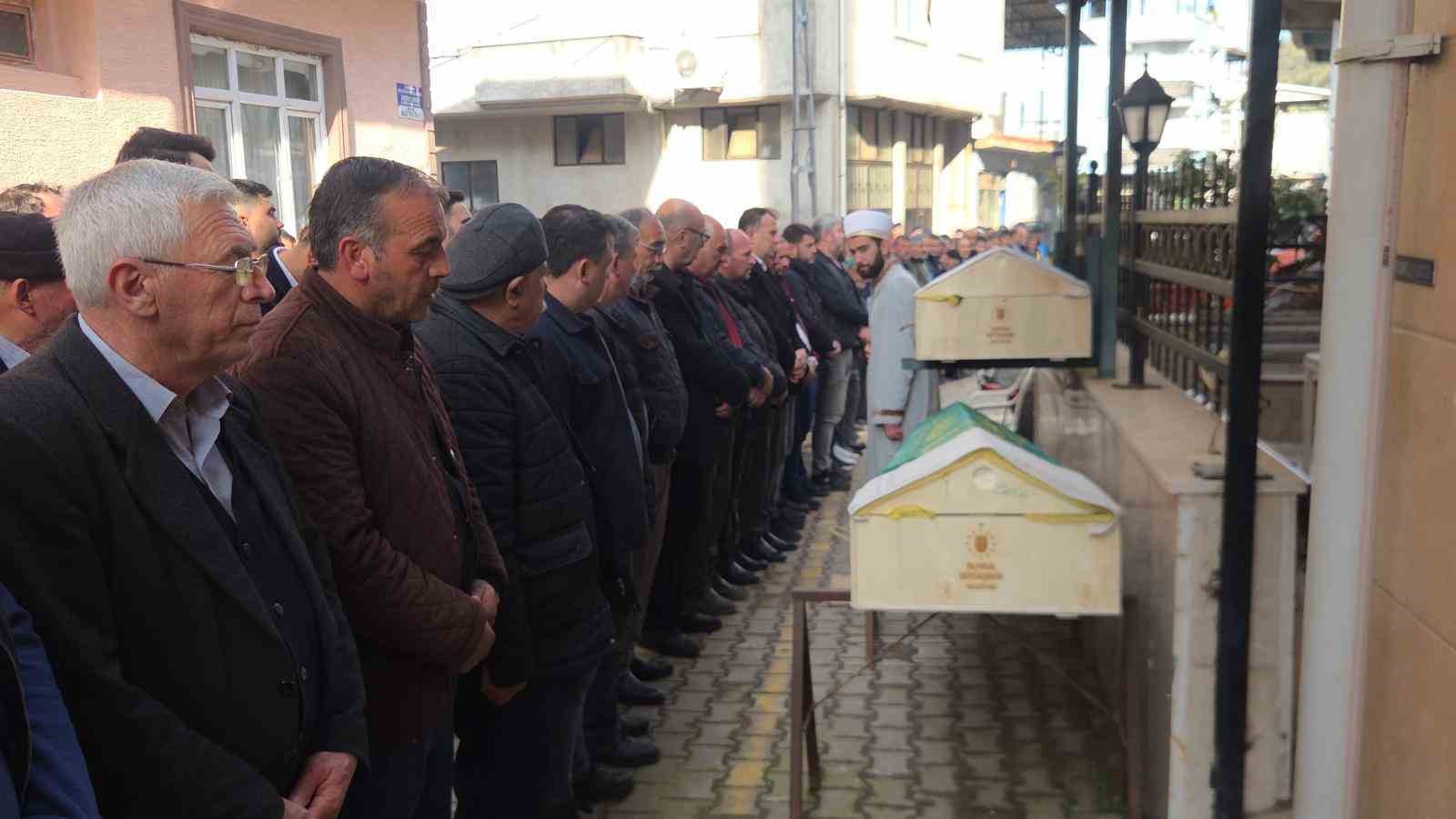 Baba ve oğlu son yolculuğuna uğurlandı
