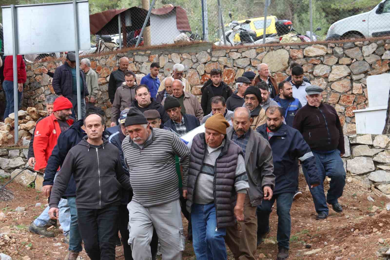 Babaanne ve 3 yaşındaki torunu toprağa verildi
