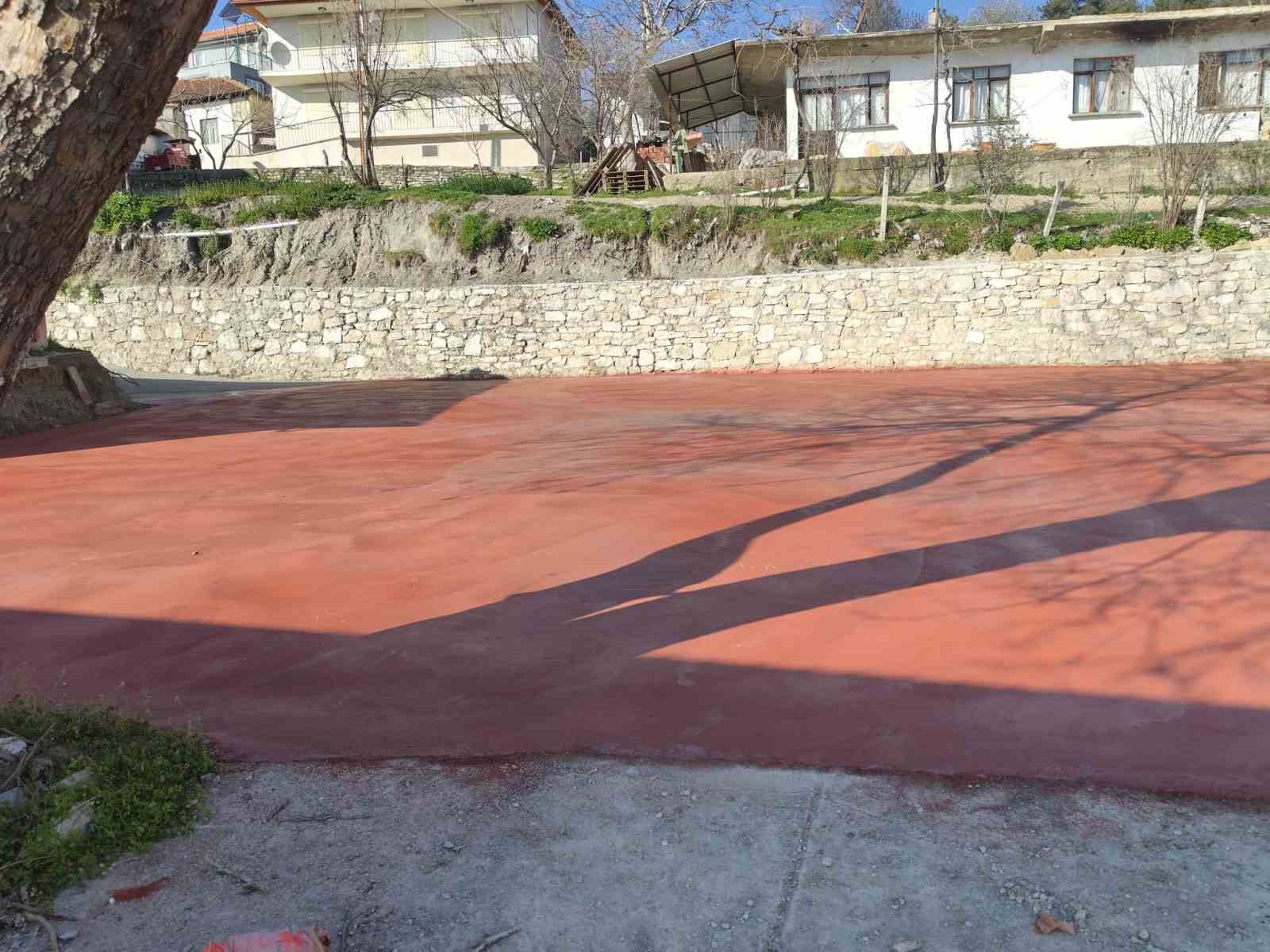 Babadağ Belediyesi çevre düzenleme çalışmalarını sürüyor
