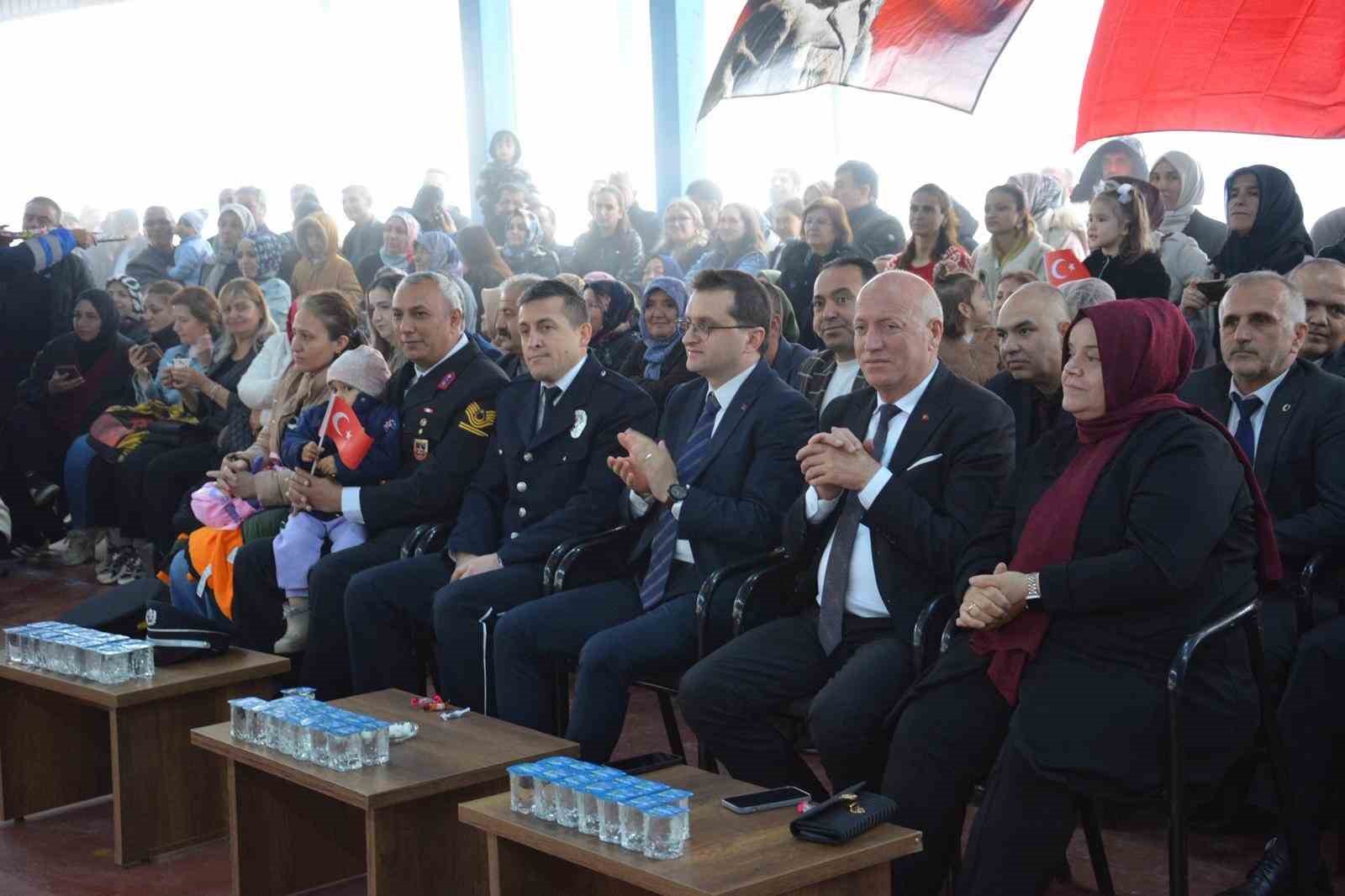 Babadağlı çocukların 23 Nisan coşkusu göz doldurdu
