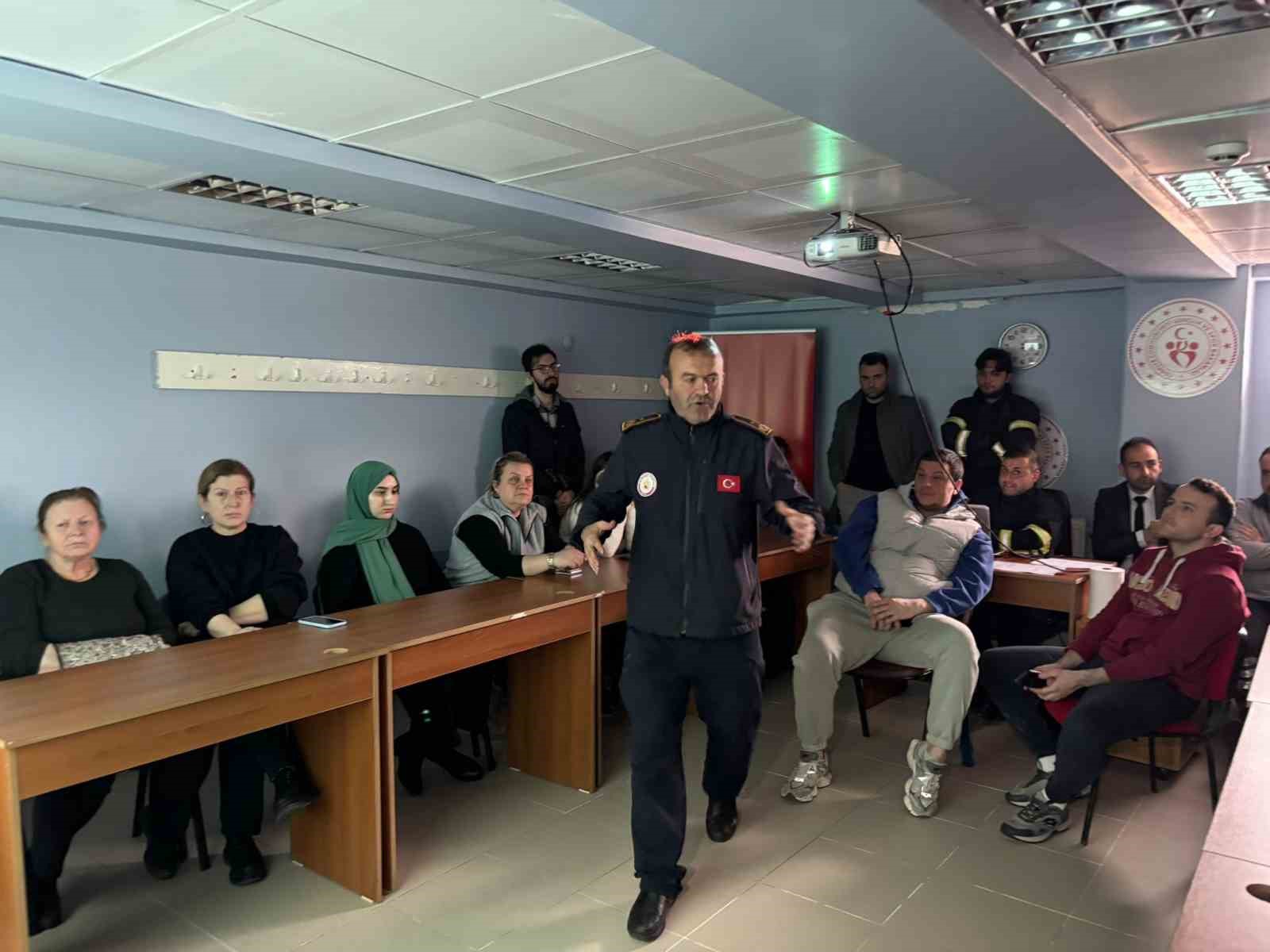 Babaeski Gençlik ve Spor Müdürlüğü personeline yangın söndürme eğitimi
