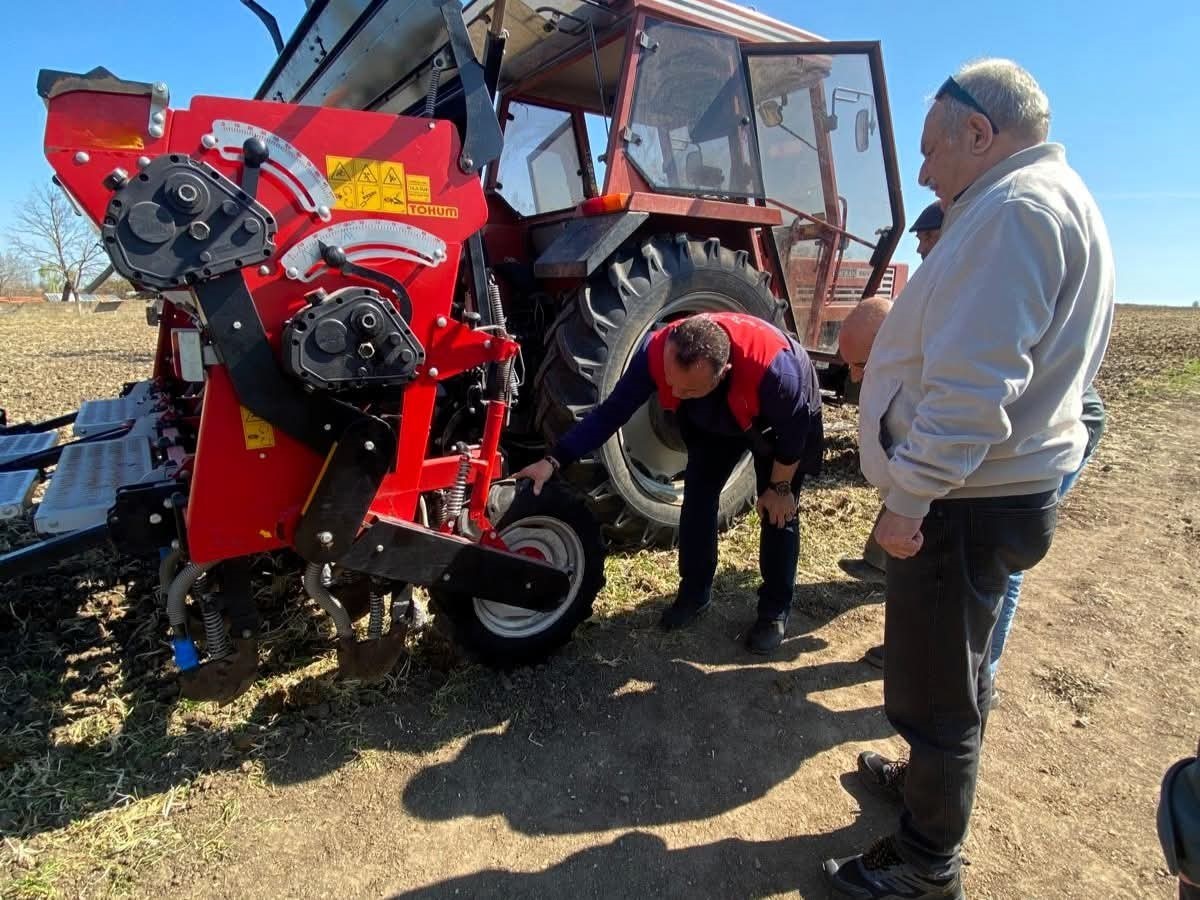 Babaeski’de aspir tohumu toprakla buluştu
