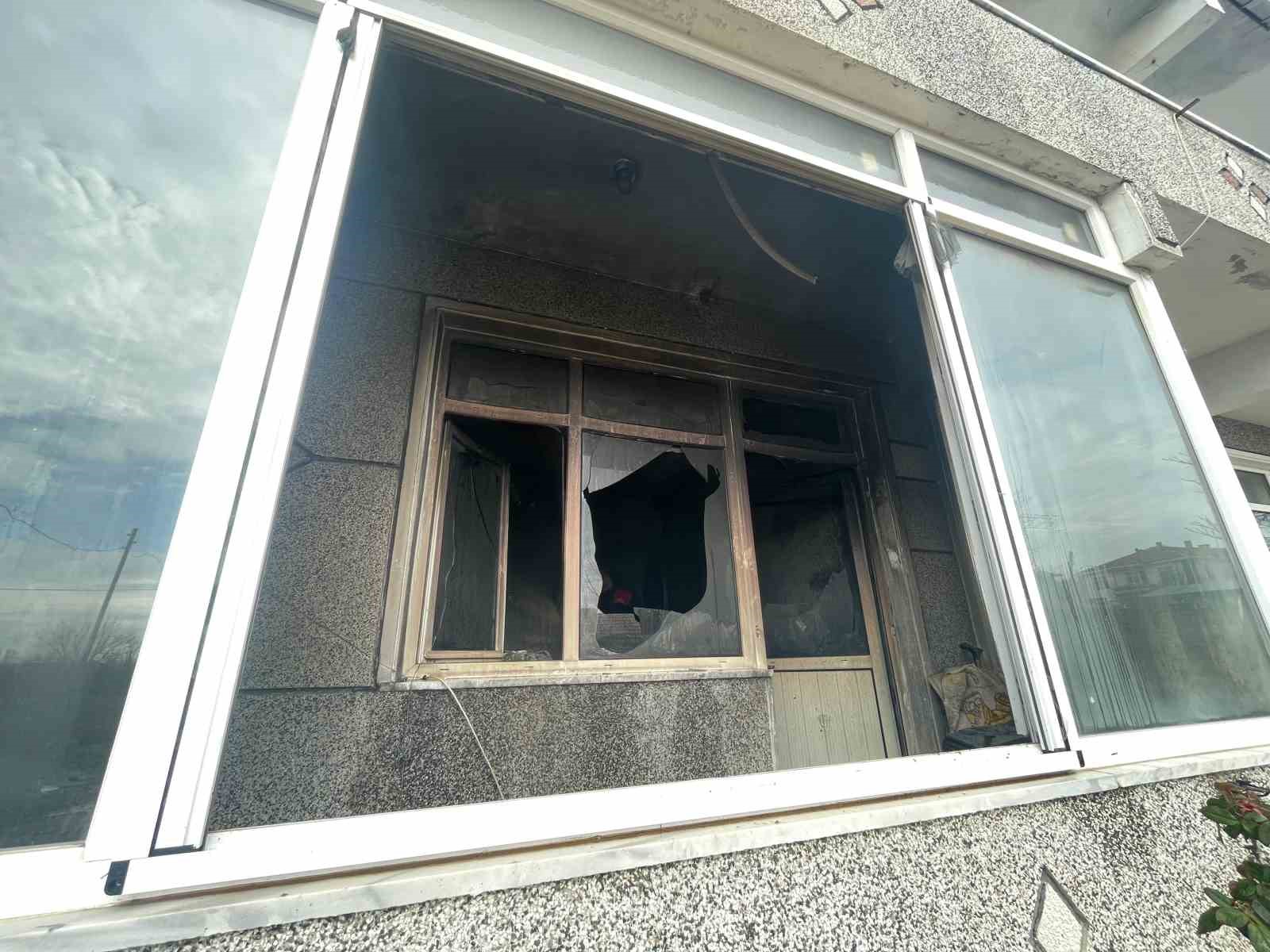 Babaeski’de ev yangını söndürüldü
