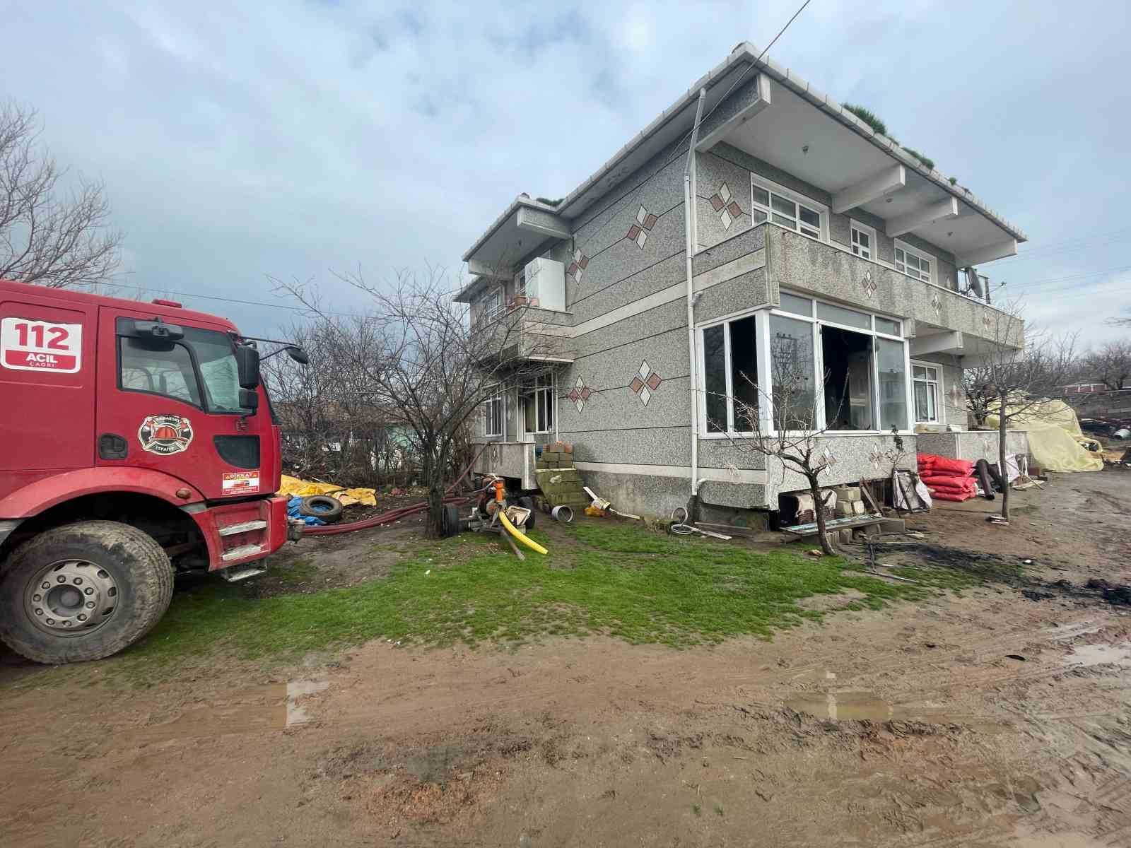 Babaeski’de ev yangını söndürüldü
