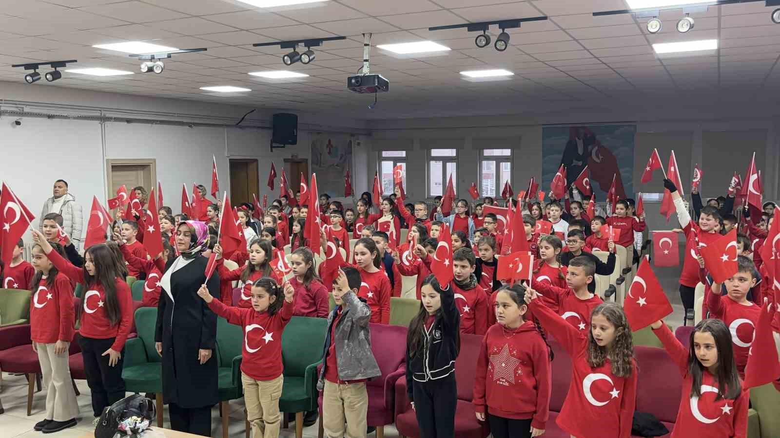 Babaeski’de ilk ders ’Bayrak Sevgisi’ oldu
