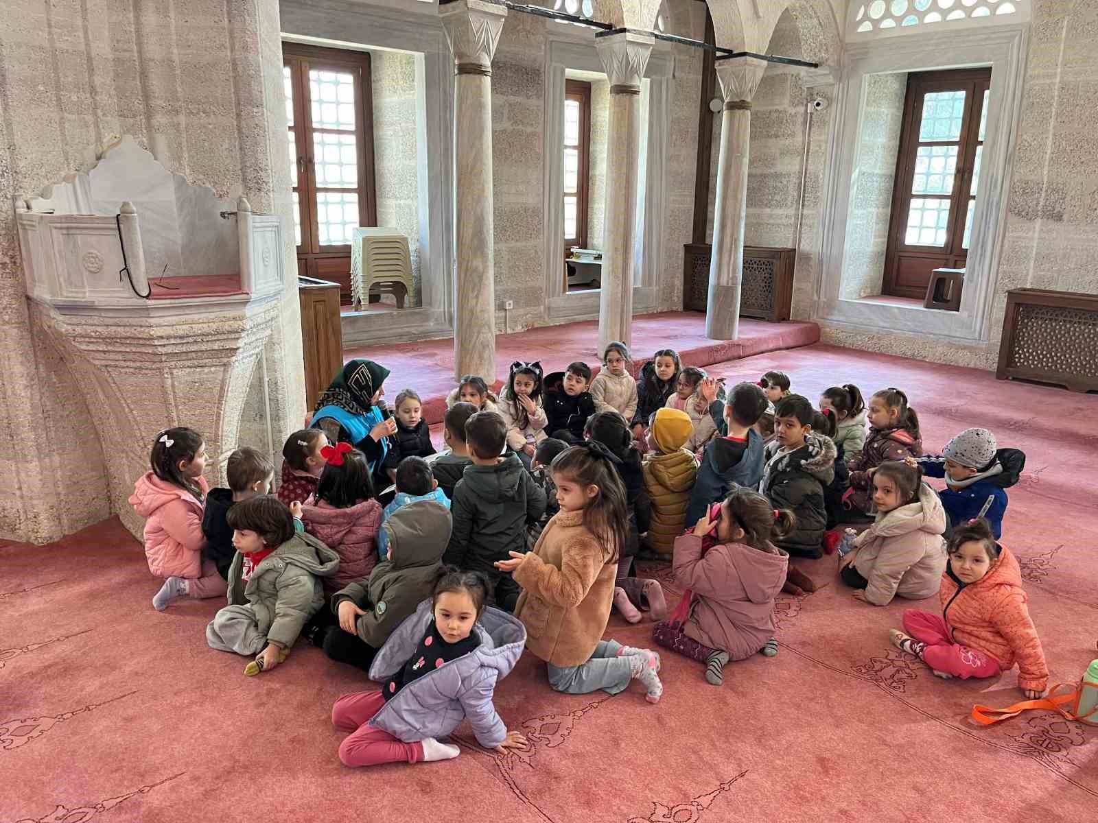 Babaeski’de minik öğrenciler Ramazan etkinliğinde cami ile tanıştı
