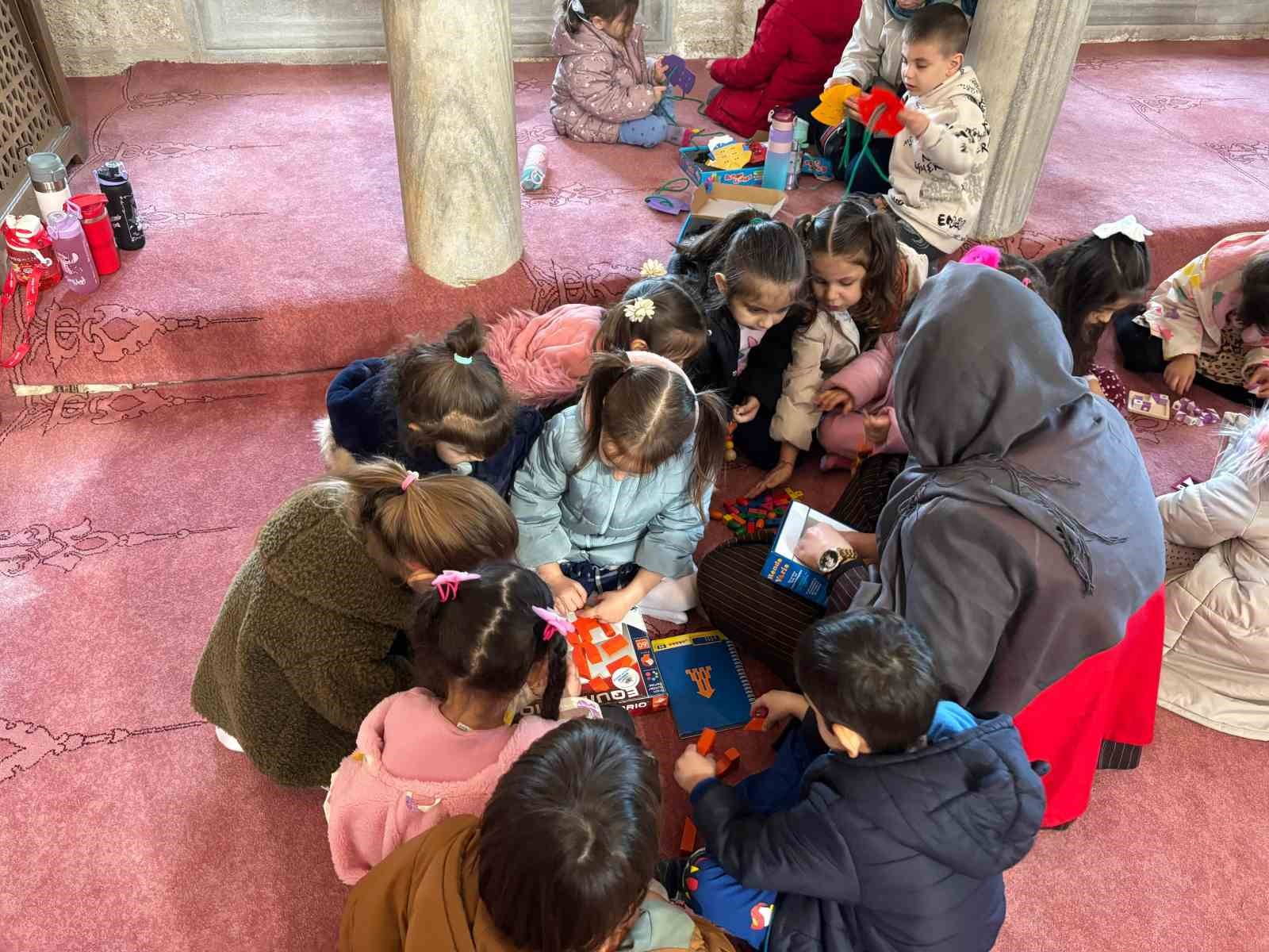 Babaeski’de minik öğrenciler Ramazan etkinliğinde cami ile tanıştı
