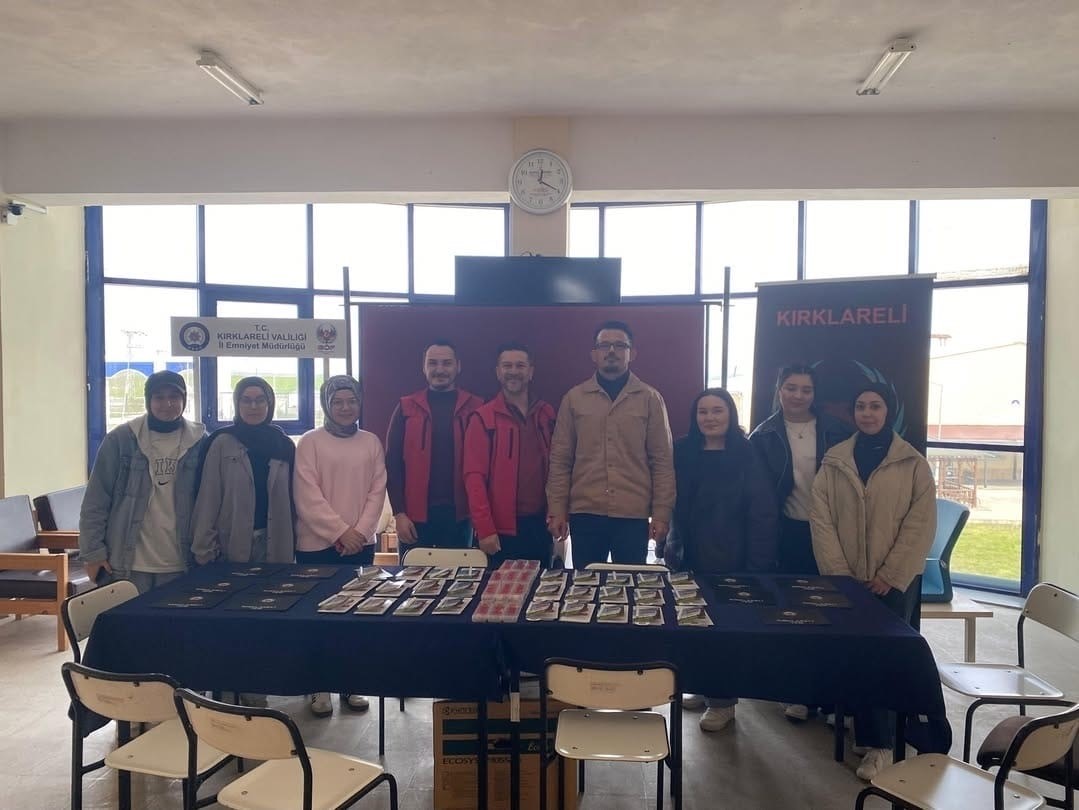 Babaeski’de üniversite öğrencilerine terörle mücadele bilgilendirmesi
