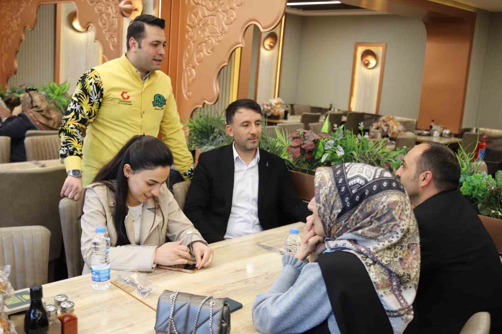 Babalarından kalan 54 yıllık lokantayı ayakta tutuyorlar
