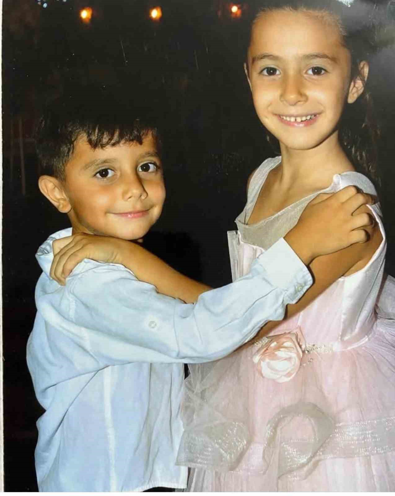 Babalarının öldürdüğü kardeşler yan yana toprağa verildi
