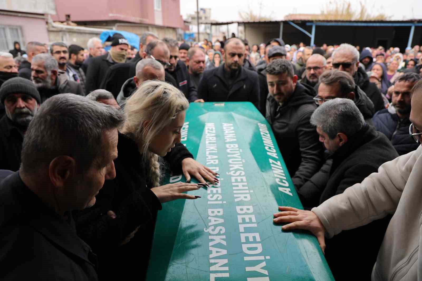 Babalarının öldürdüğü kardeşler yan yana toprağa verildi
