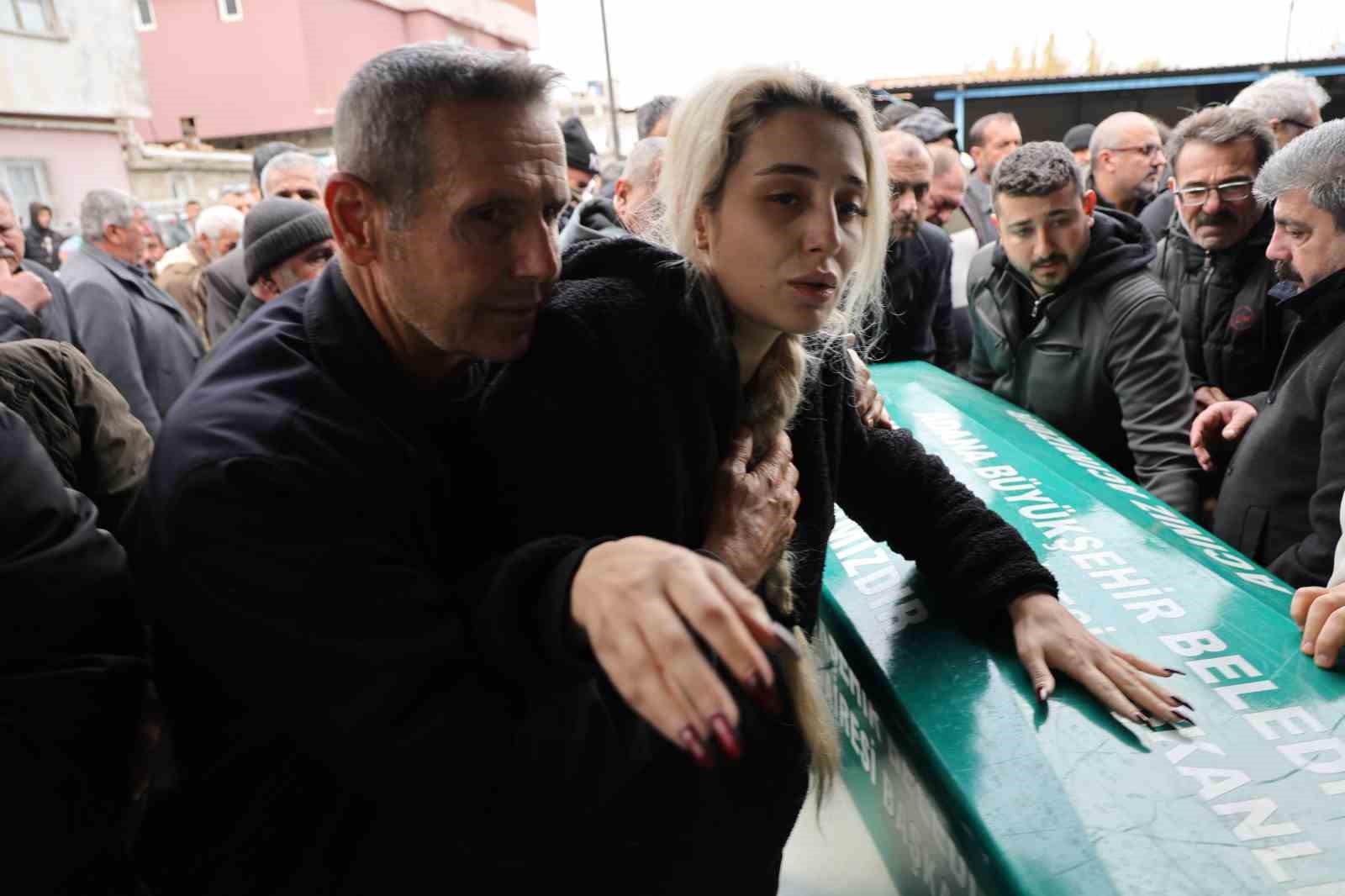 Babalarının öldürdüğü kardeşler yan yana toprağa verildi
