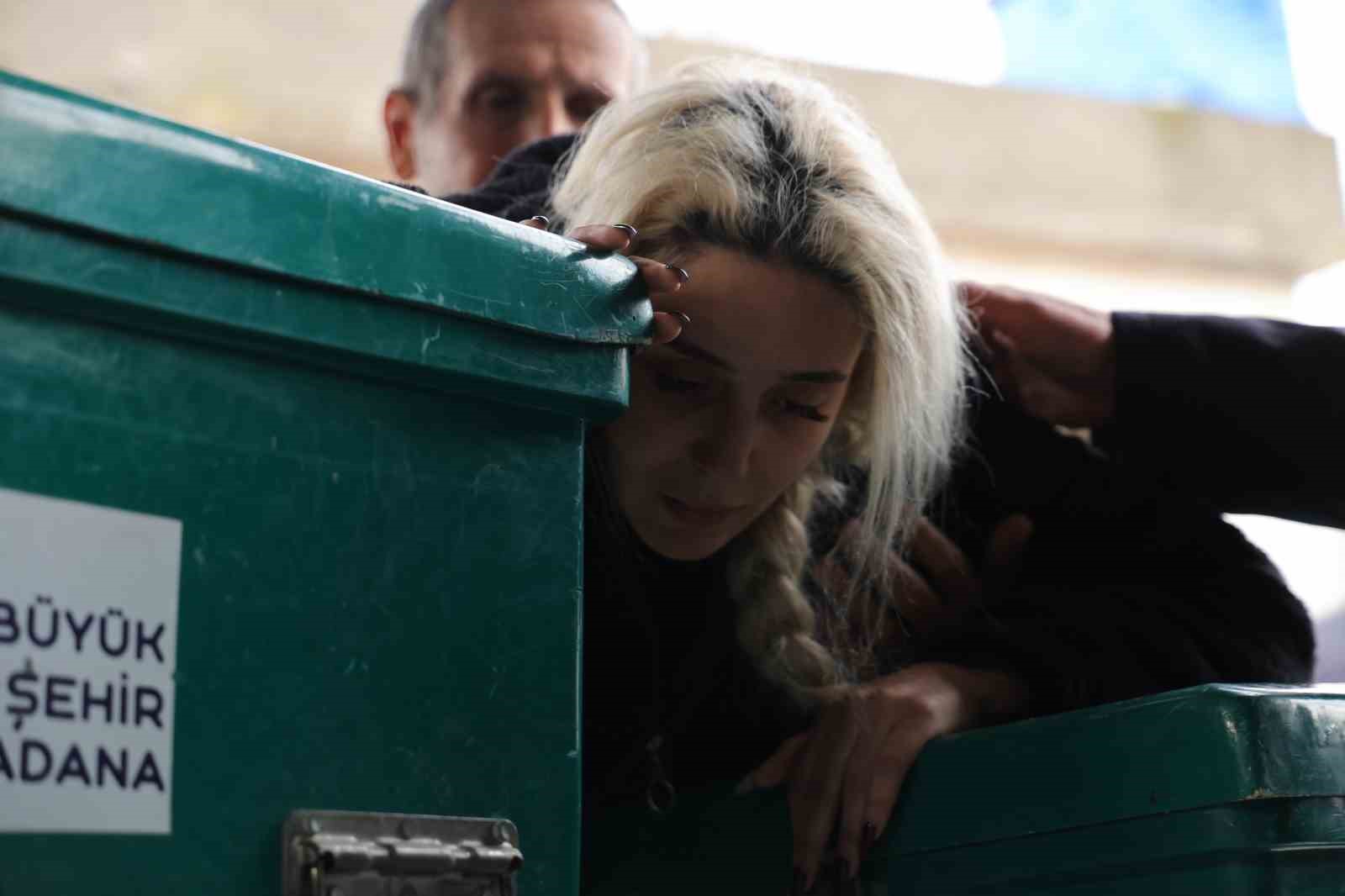 Babalarının öldürdüğü kardeşler yan yana toprağa verildi
