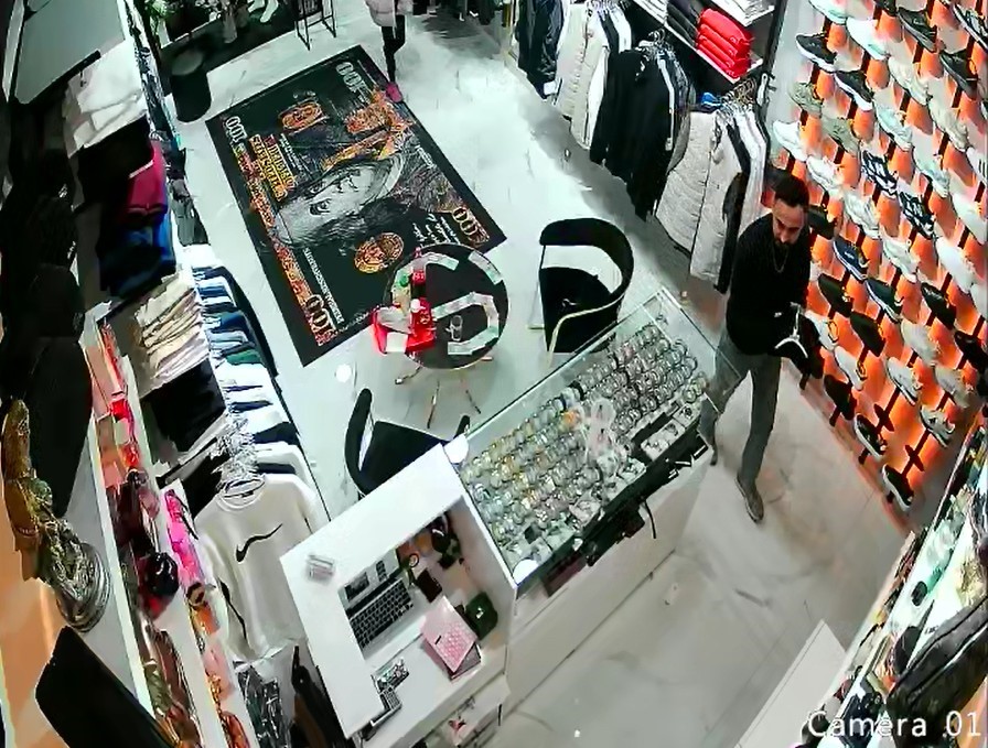 Babasına doğum günü hediyesi için 100 TL ile mağazaya girdi, mutluluğu Türkiye’nin mutluluğu oldu
