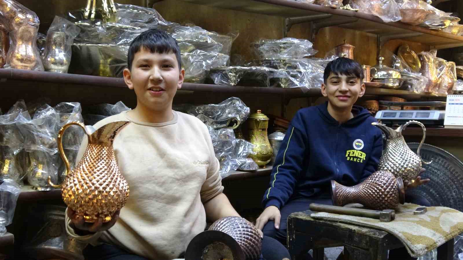 Babasından öğrendiği mesleğini çocuklarına öğretiyor
