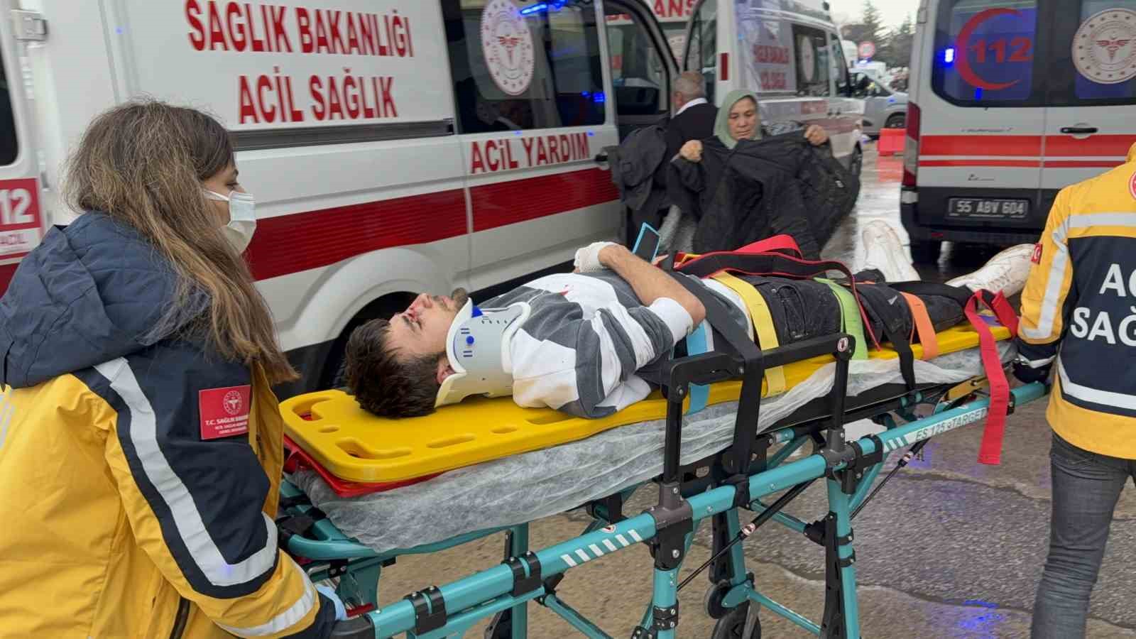 Babasını ameliyata götürürken yaptığı kazada oğlu yaralandı
