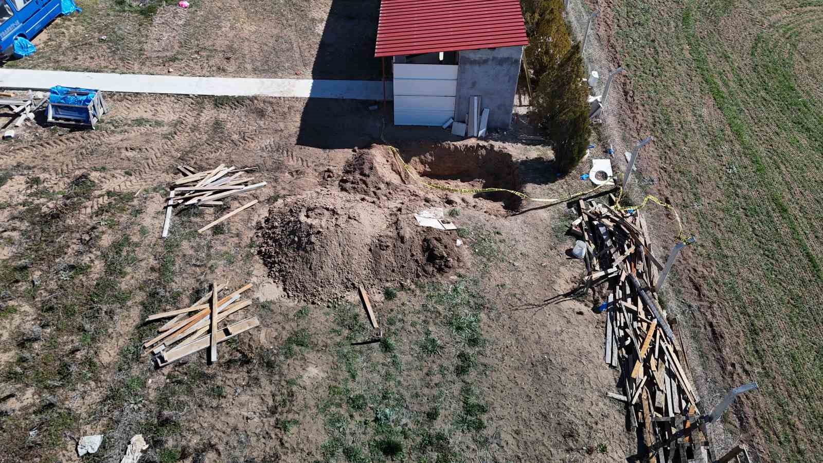 Babasının bahçesinde cansız bedeni bulunan kızın kesin ölüm sebebi araştırılıyor
