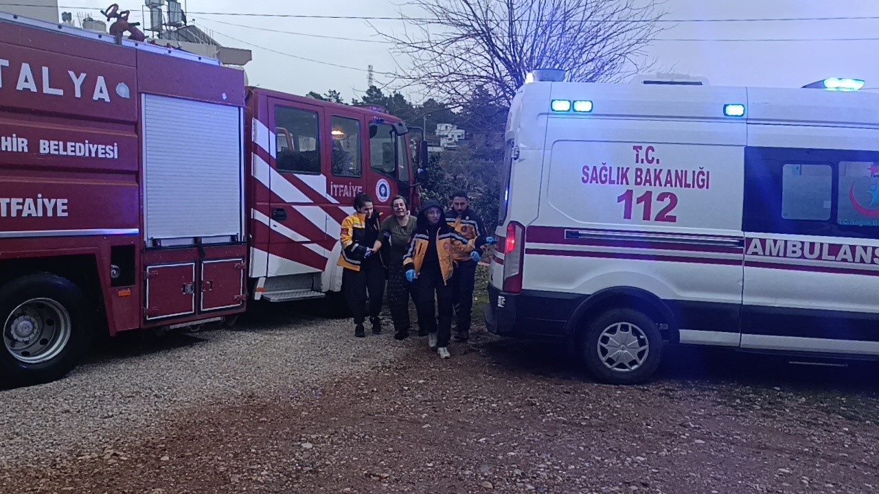 Bacadan düşen kıvılcımdan yangın çıktı: 4 kişi dumandan etkilendi
