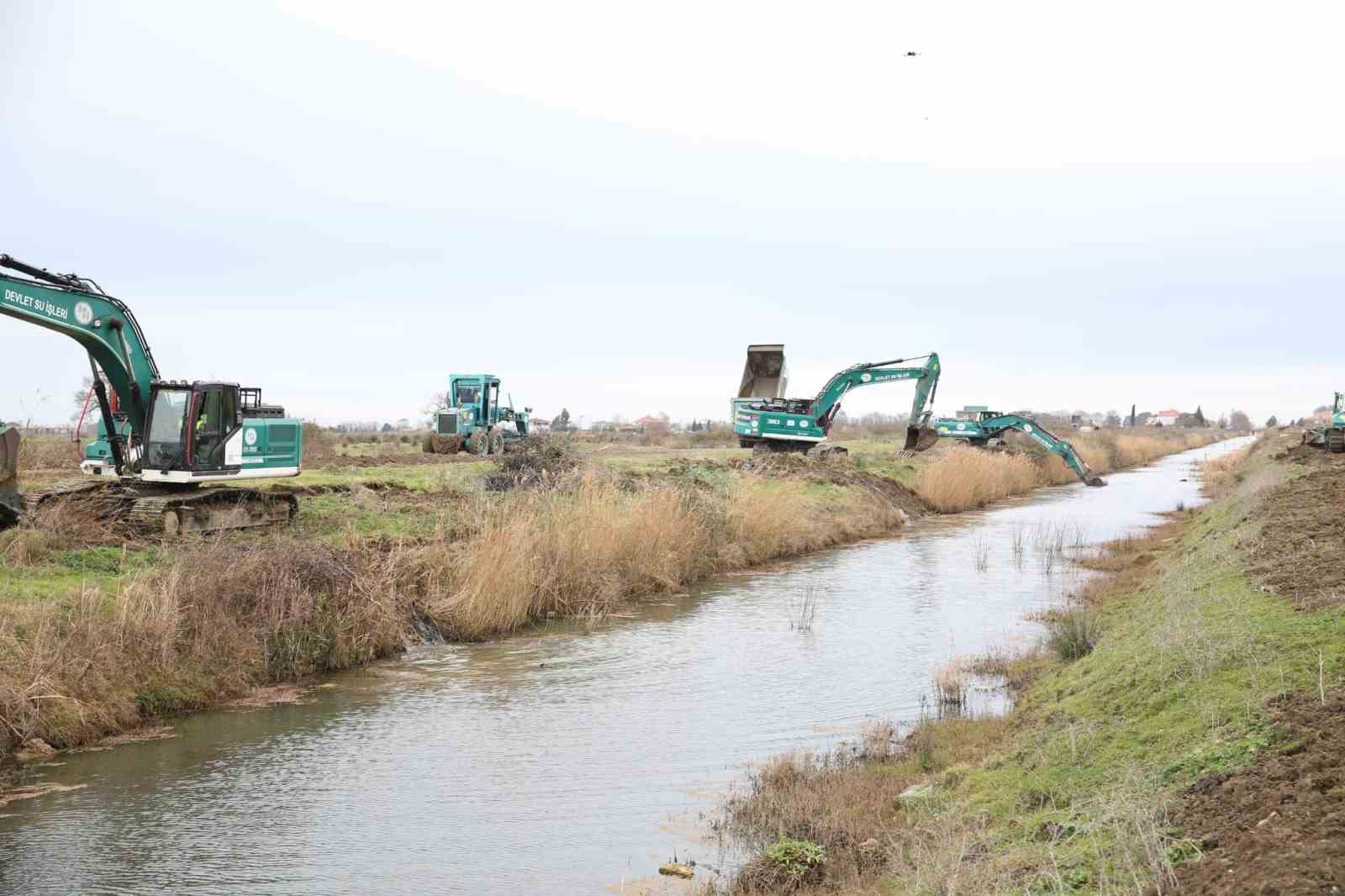 Bafra Ovası’nda drenaj seferberliği başladı
